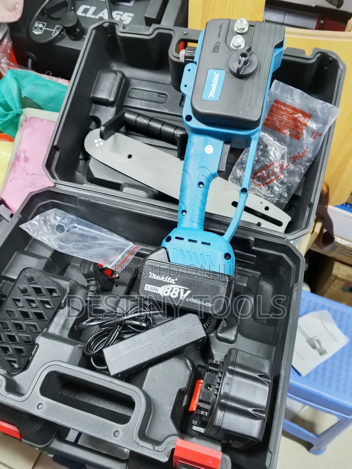 Cordless Makita Chainsaw