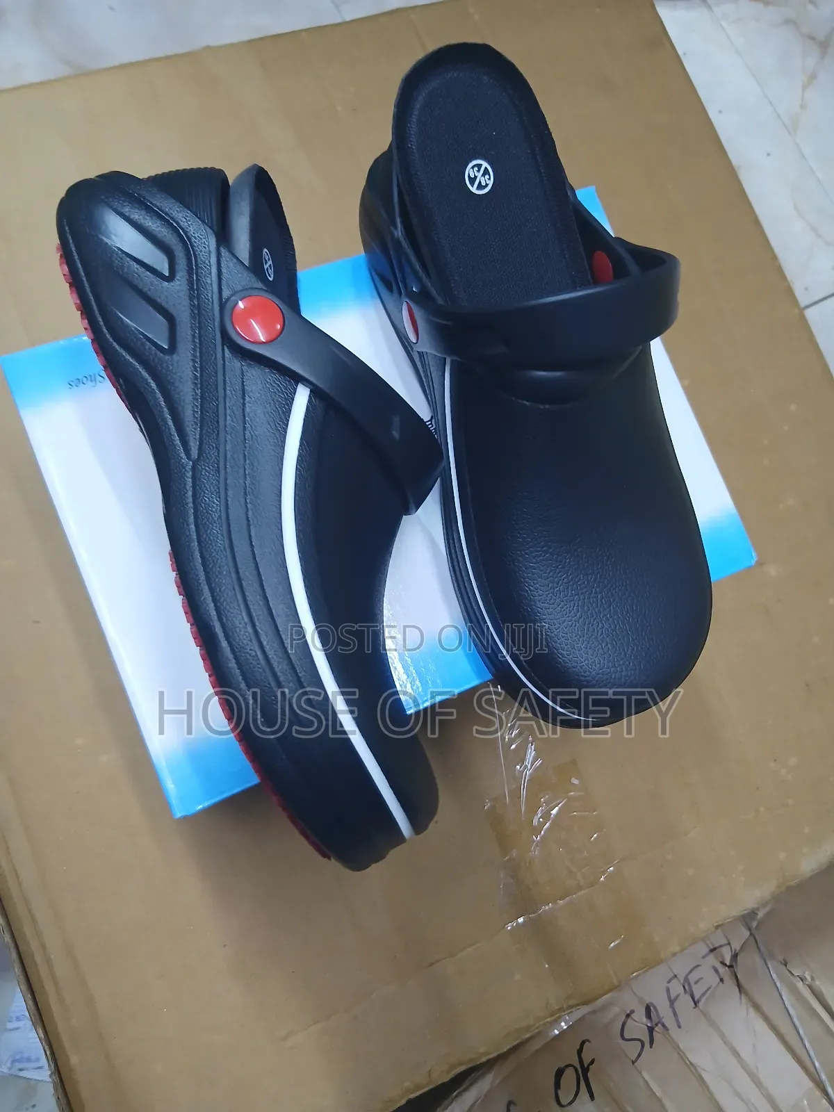 Anti-Slip and Antistatic Croc
