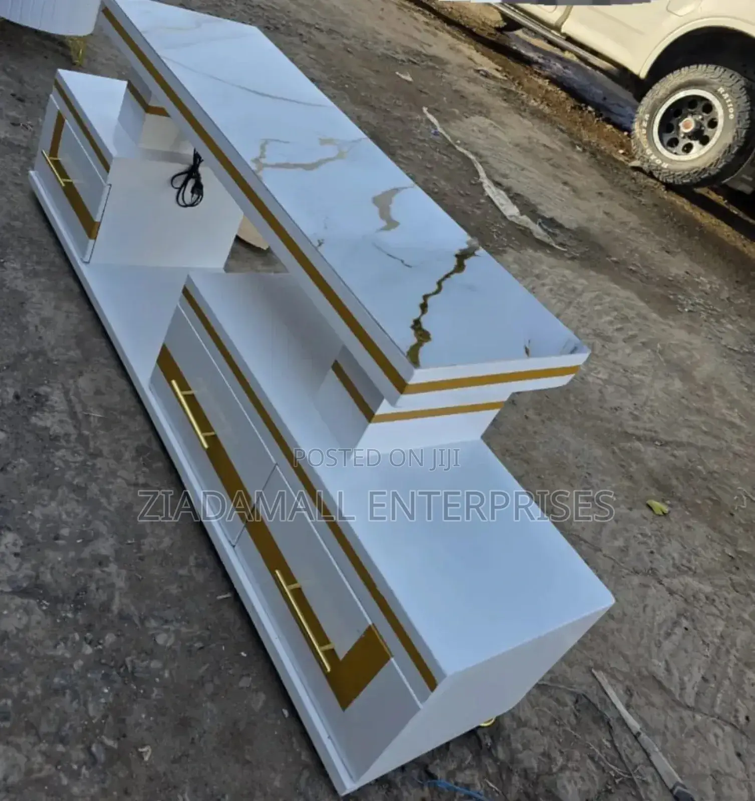 Executive 5 Ft White and Gold - Marble Top Tv Stand