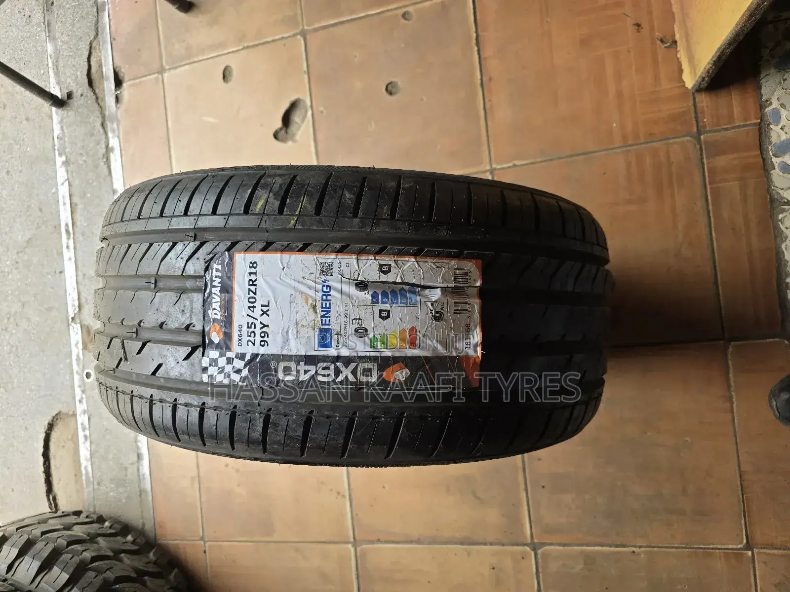255/40r18 Davanti Tyre