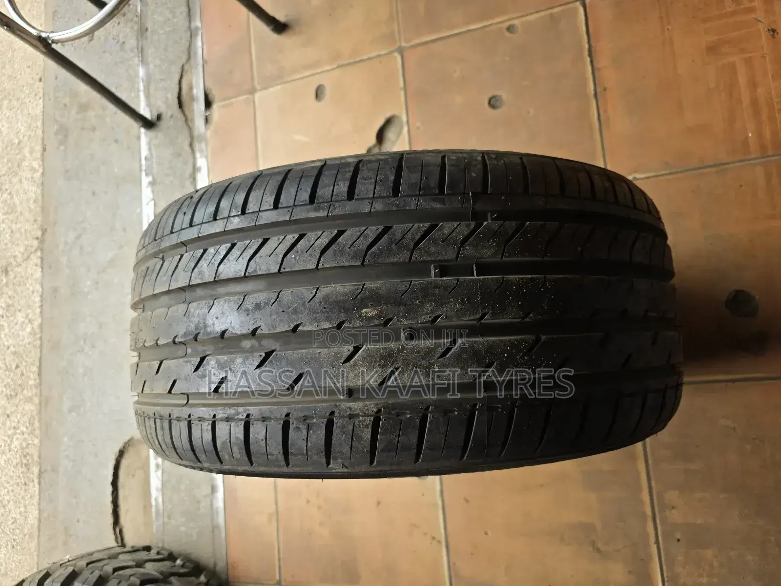 255/40r18 Davanti Tyre