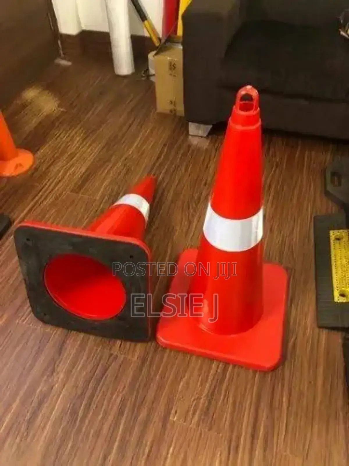 Collapsible Traffic Cones – Space-saving & Easy Storage
