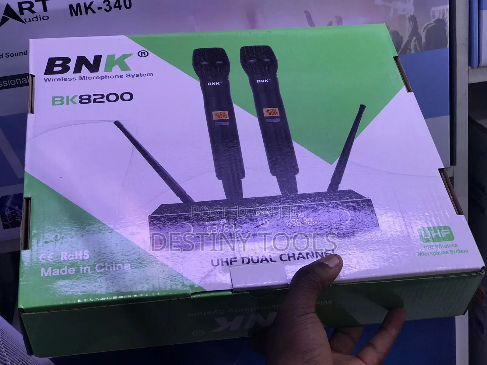 BNK 8200 Wireless Microphone