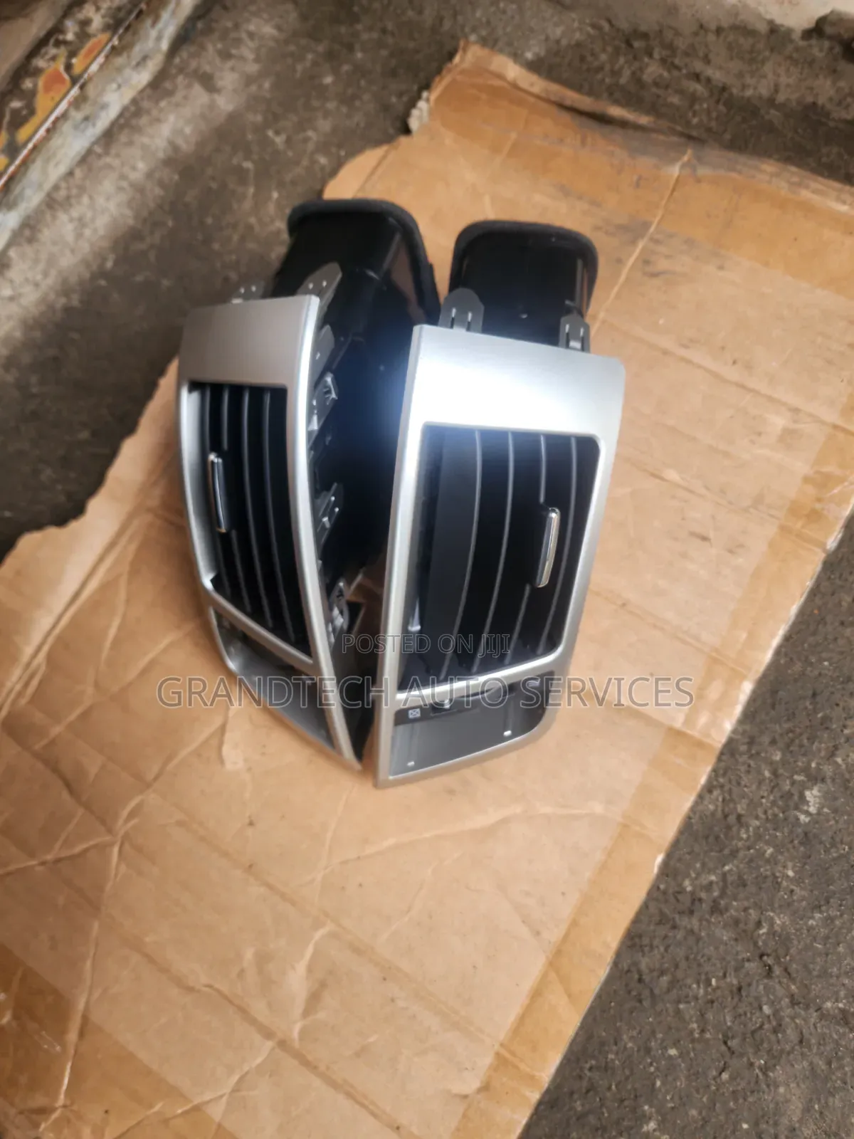 Genuine Land Cruiser  200 Series Dashboard  Vents