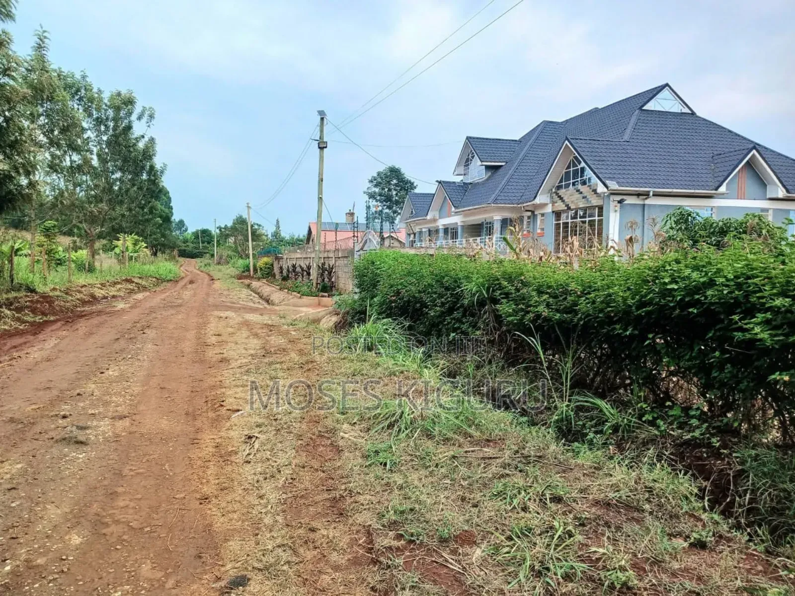 Mugutha 40x80 Plot With Perimeter Wall.