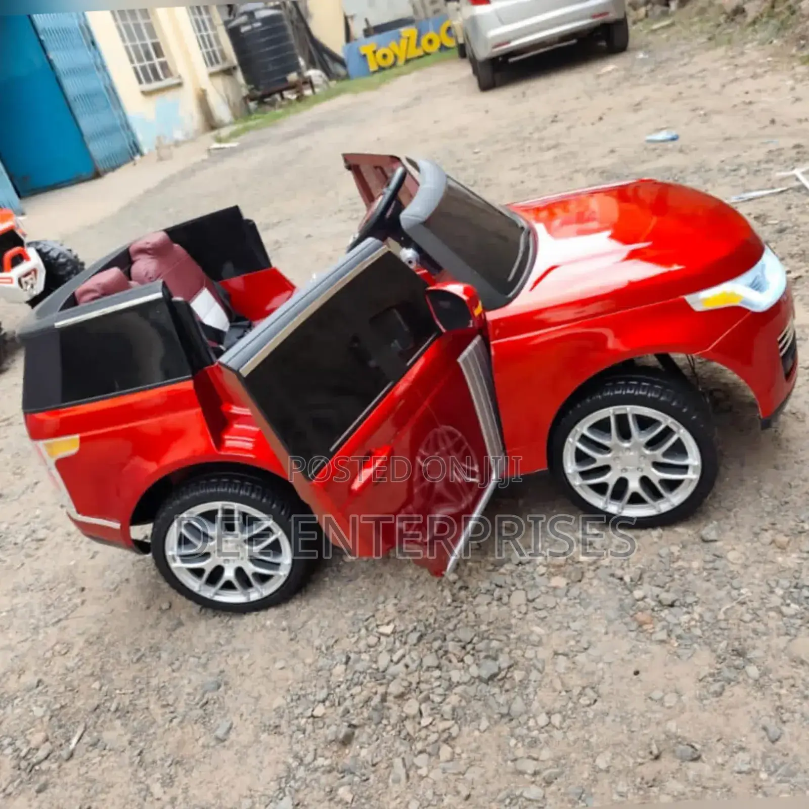 Range Rover With Rubber Wheels, 4x4 and Leather Seats