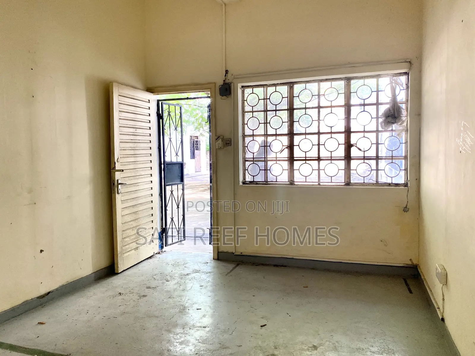 Single Office Space to Let in Nyali With Parking