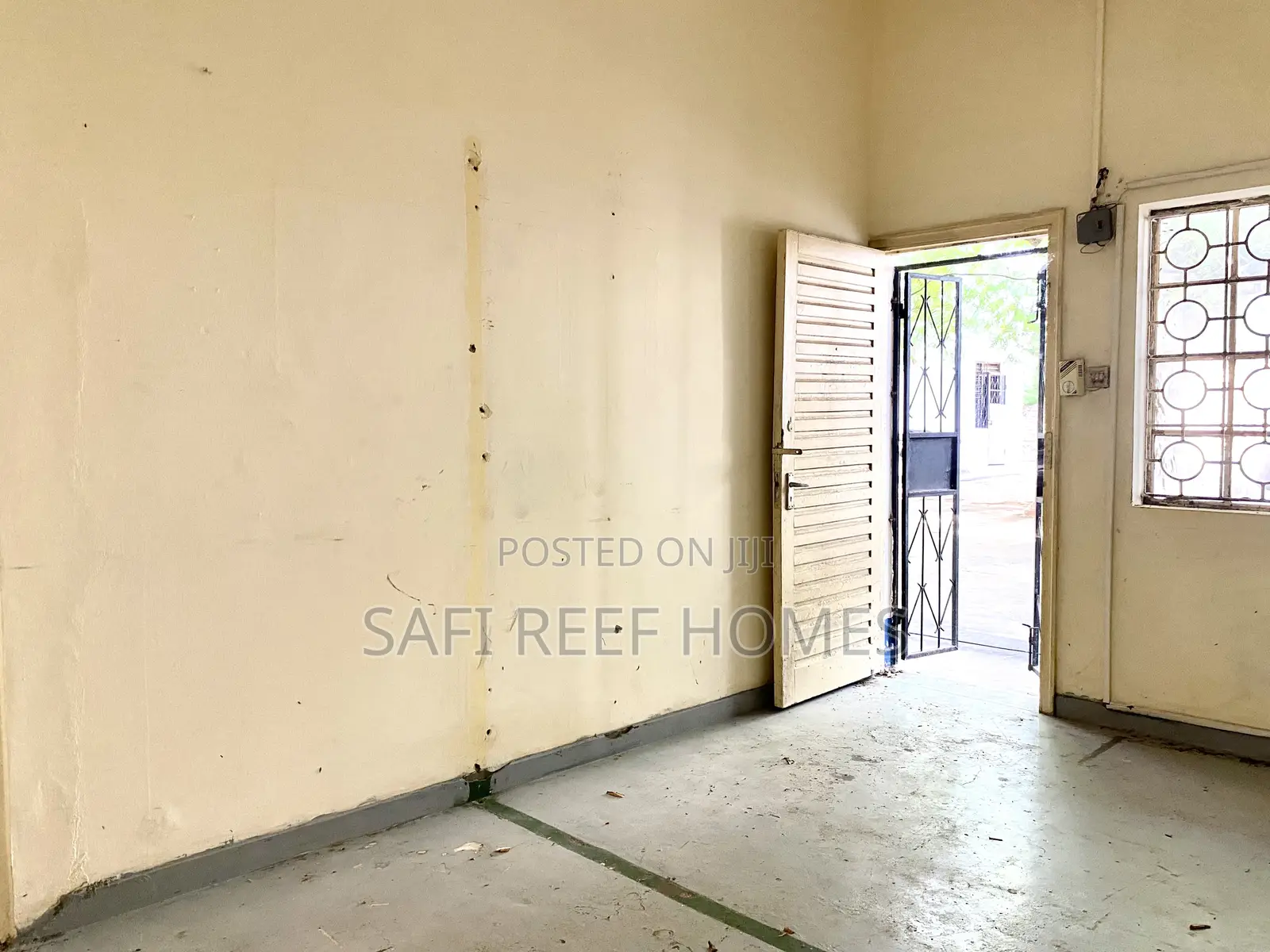 Single Office Space to Let in Nyali With Parking