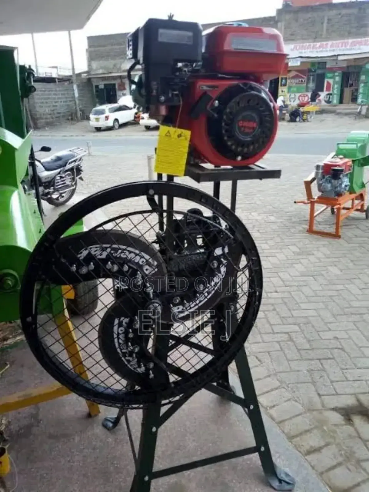 Heavy-Duty 3-Blade Chaff Cutter With Engine– Built for Farmers