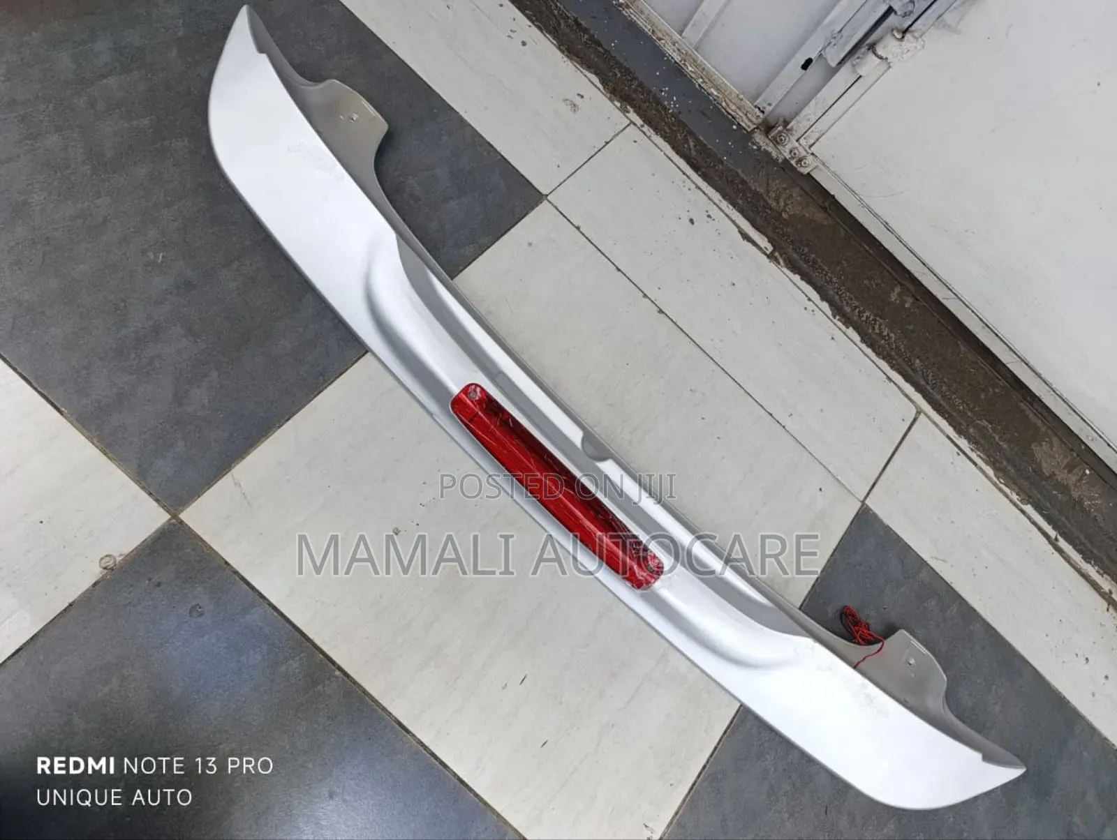 Voxy / Noah Roof Spoiler Sleek Universal Upgrade Accessory