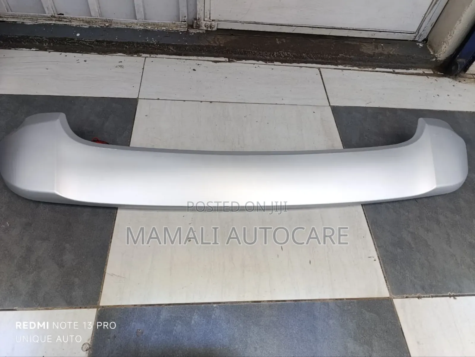 Car Spoiler/Toyota Voxy / Noah Spoiler Premium Sporty Aerodynamic Look