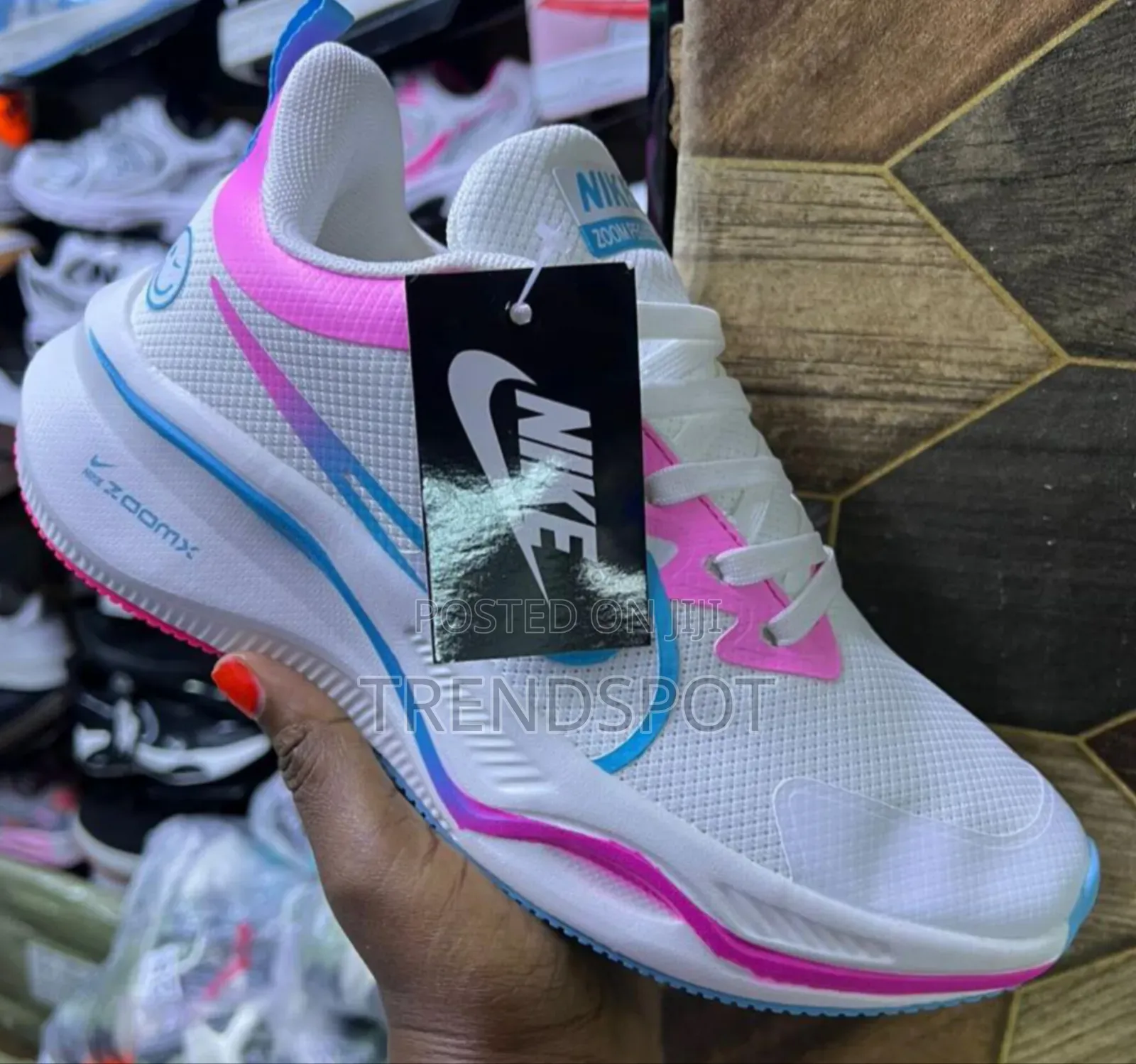 Nike Zoom  
White
