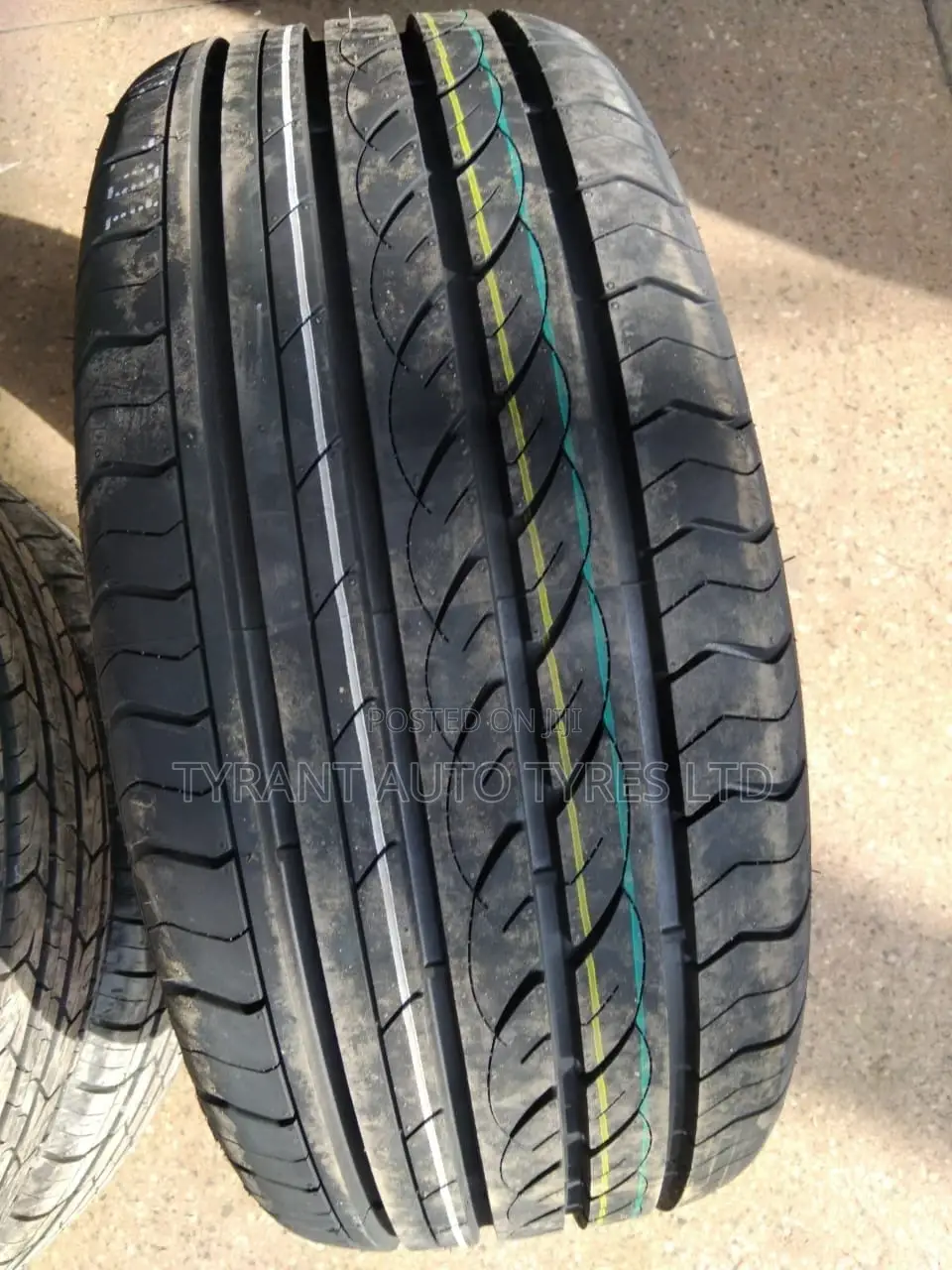 235/45r17 Centara