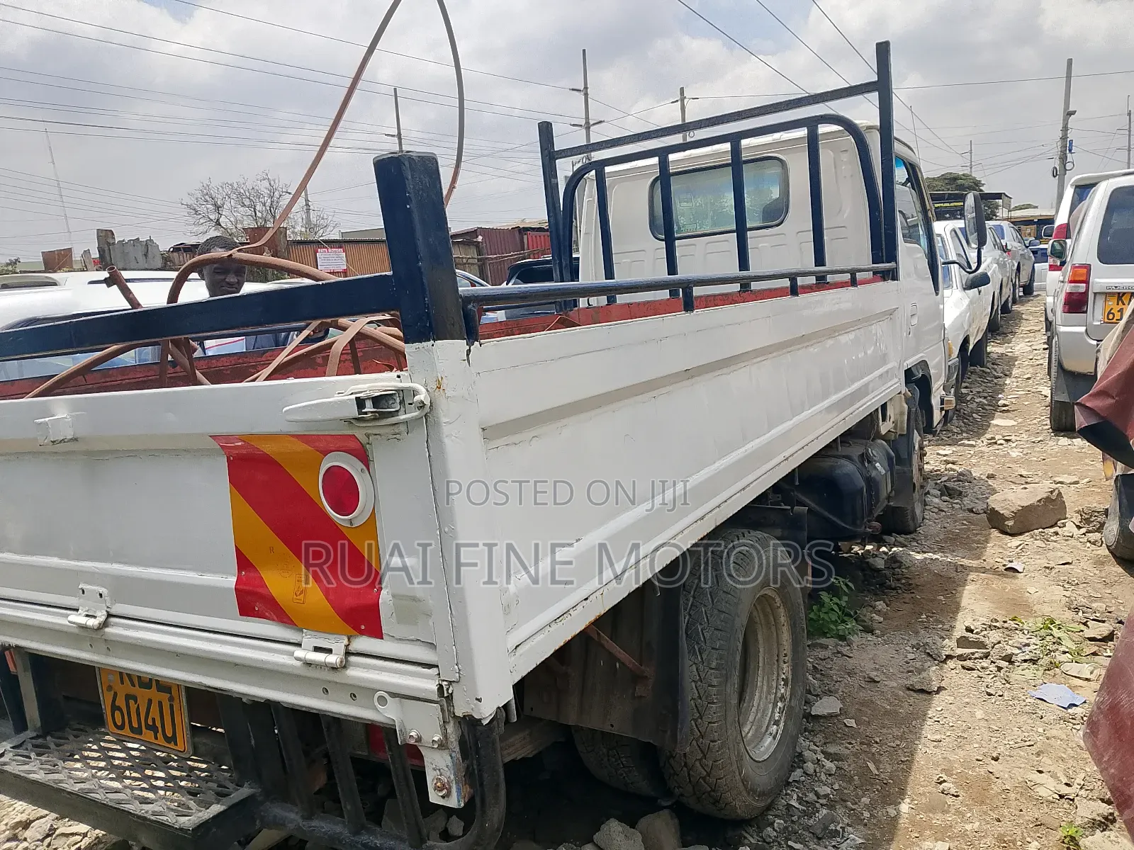 Isuzu Elf Truck 2005 White