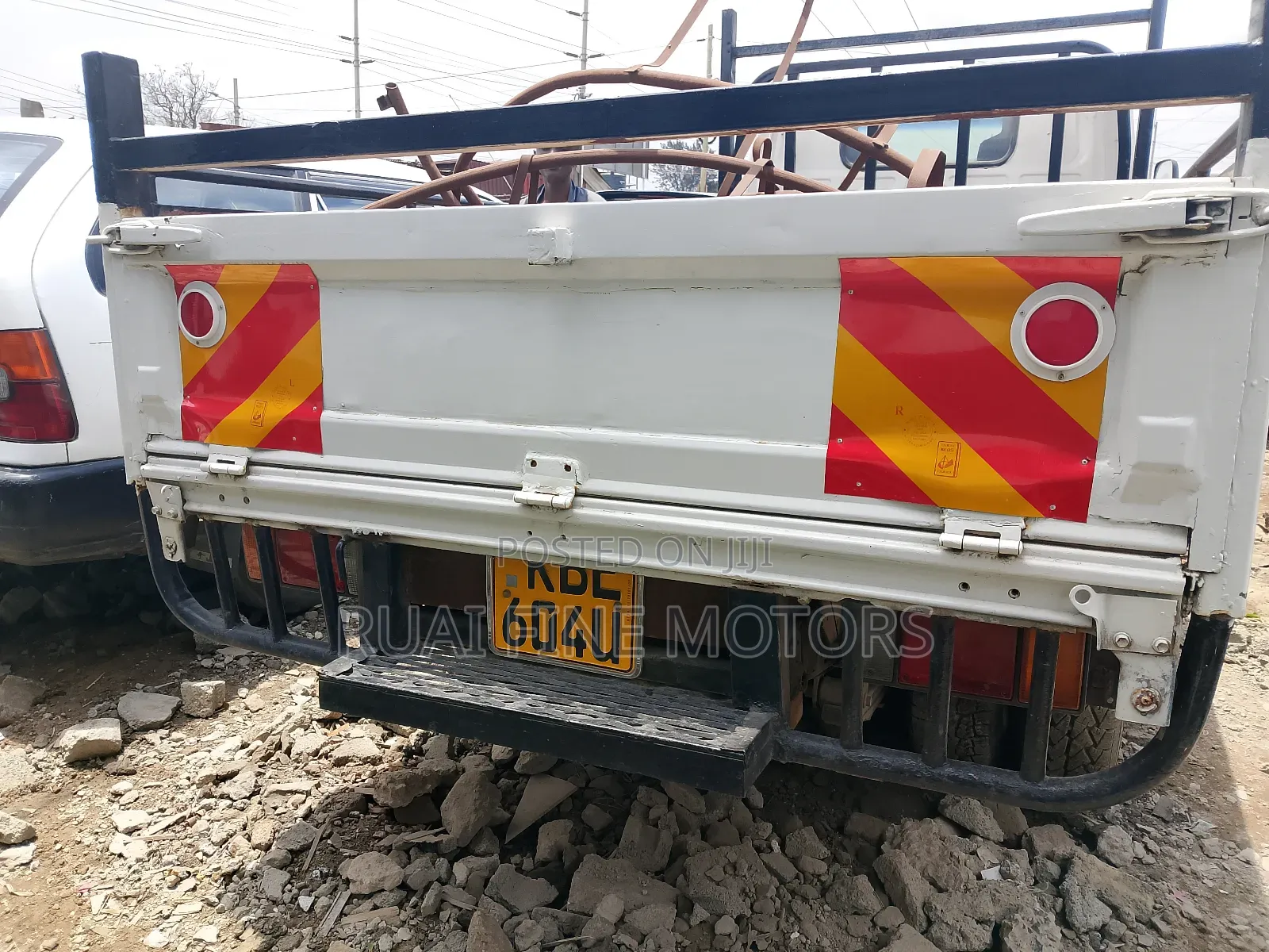 Isuzu Elf Truck 2005 White