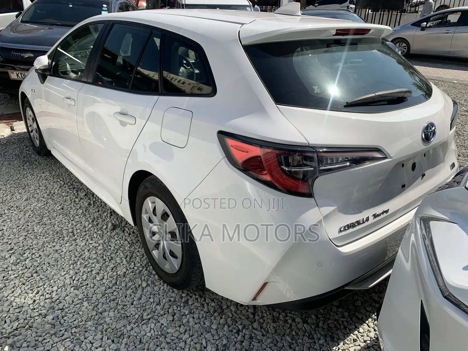 Toyota Corolla L (1.8L 4cyl 2A) 2018 Off white