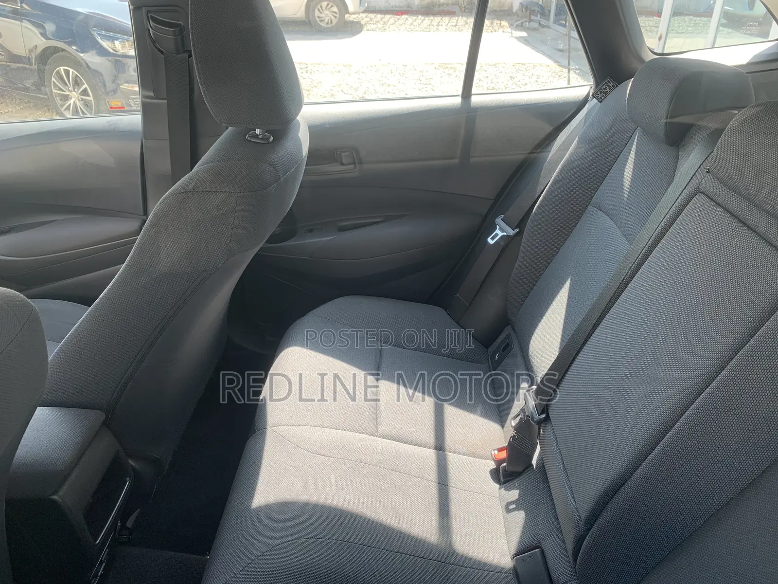 Toyota Corolla L (1.8L 4cyl 2A) 2018 Off white