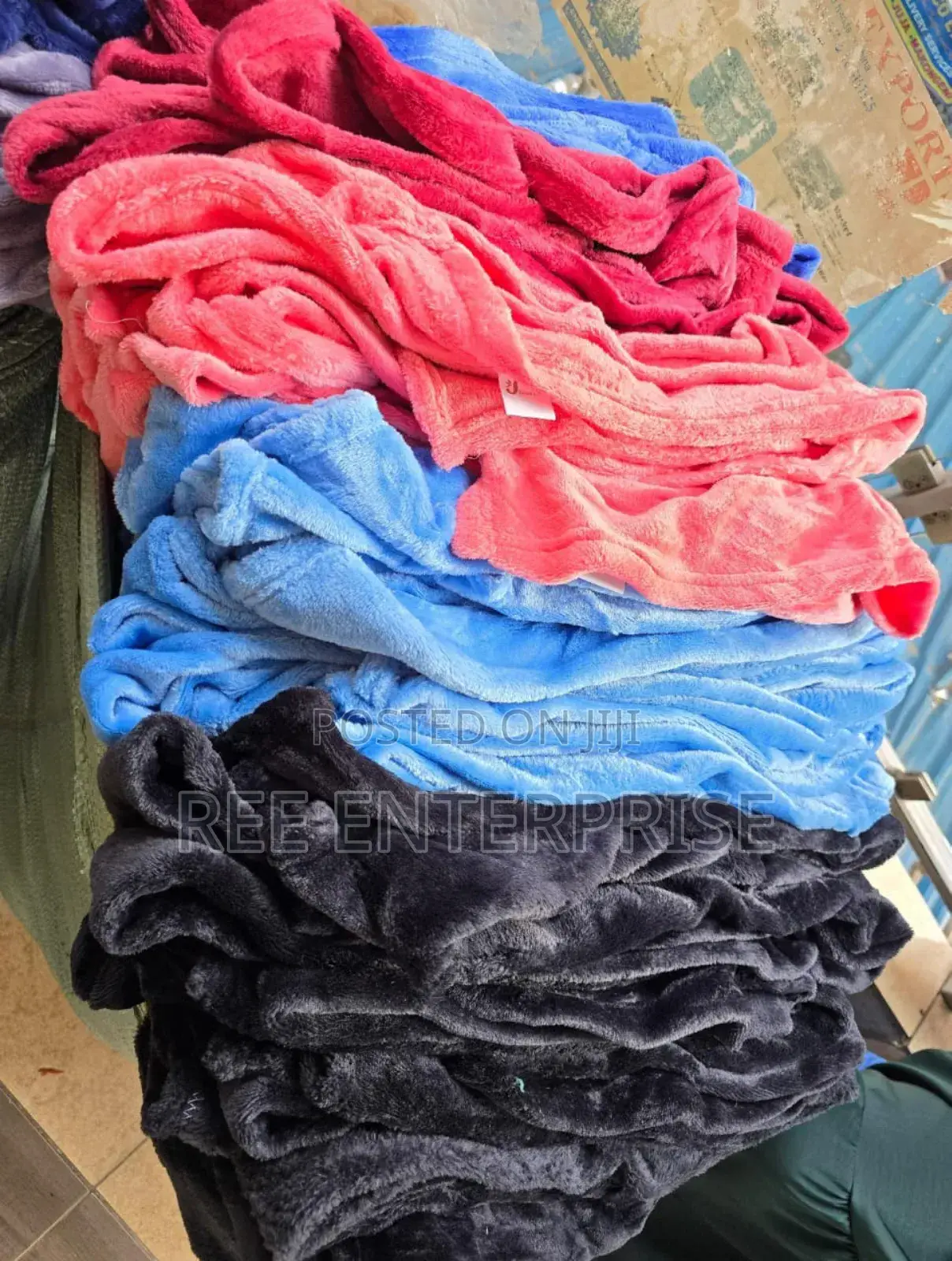 Brand New High Quality Plain Fleece Blankets