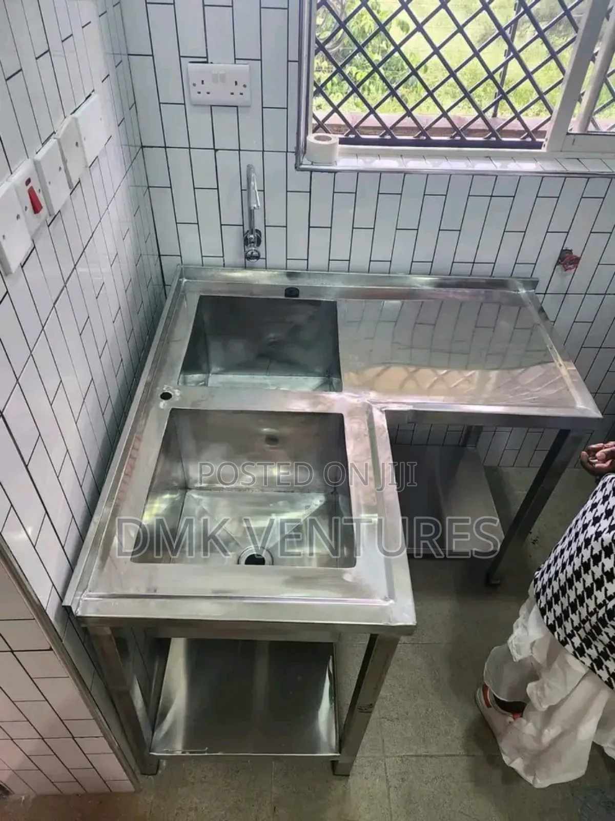 Modern Kitchen Working Area Double Sink With a Working Table Top