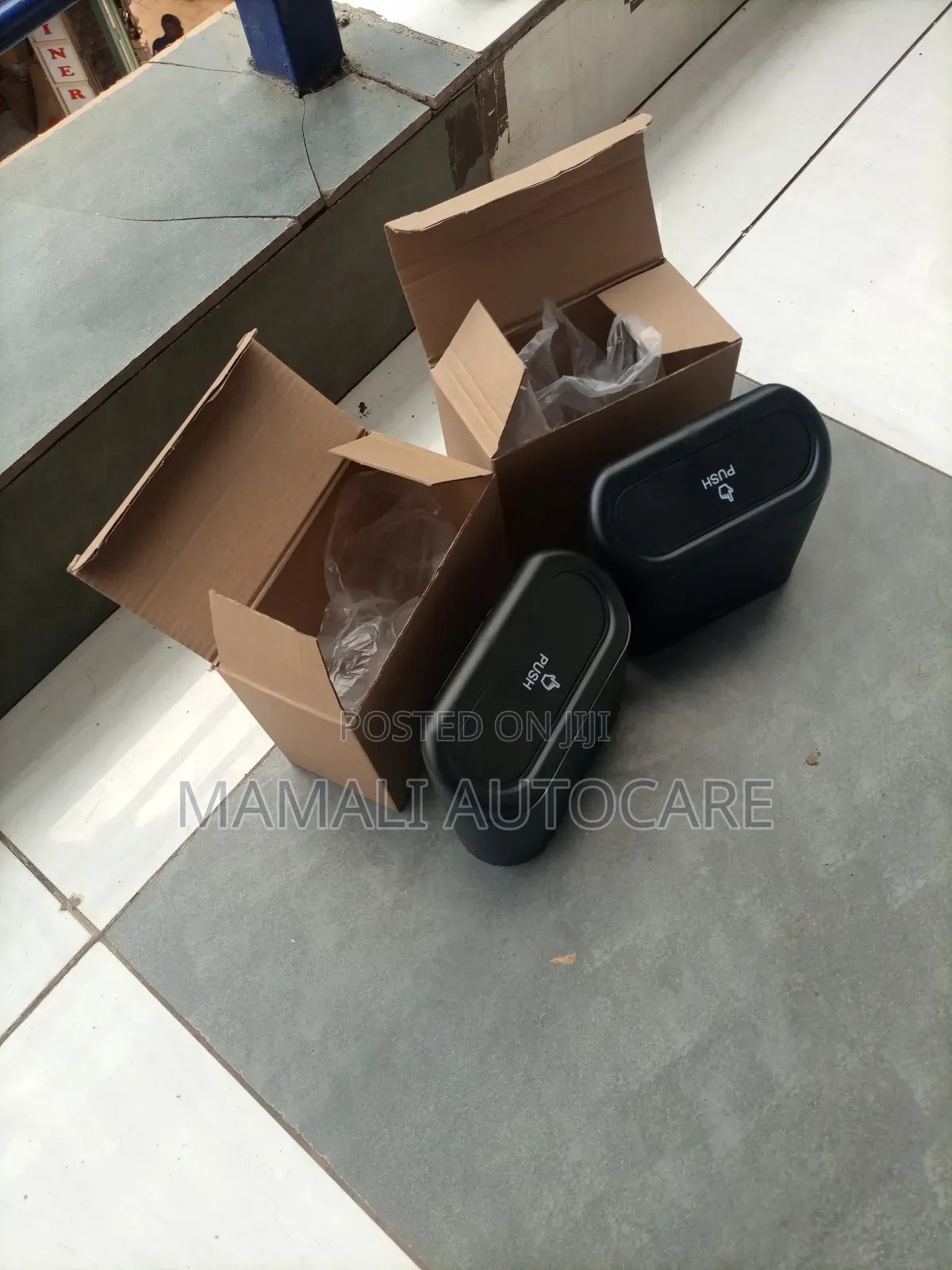 Clip-on Car Door Trash Bin Portable Mini Dust Container