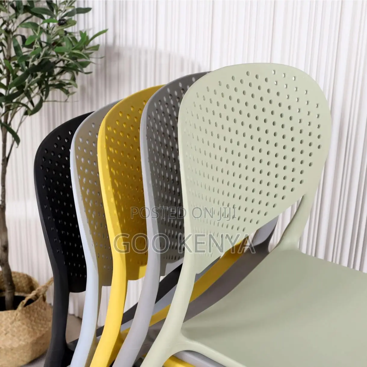 Hotel Chair; Vibrant Plastic Dining Chair for Restaurants