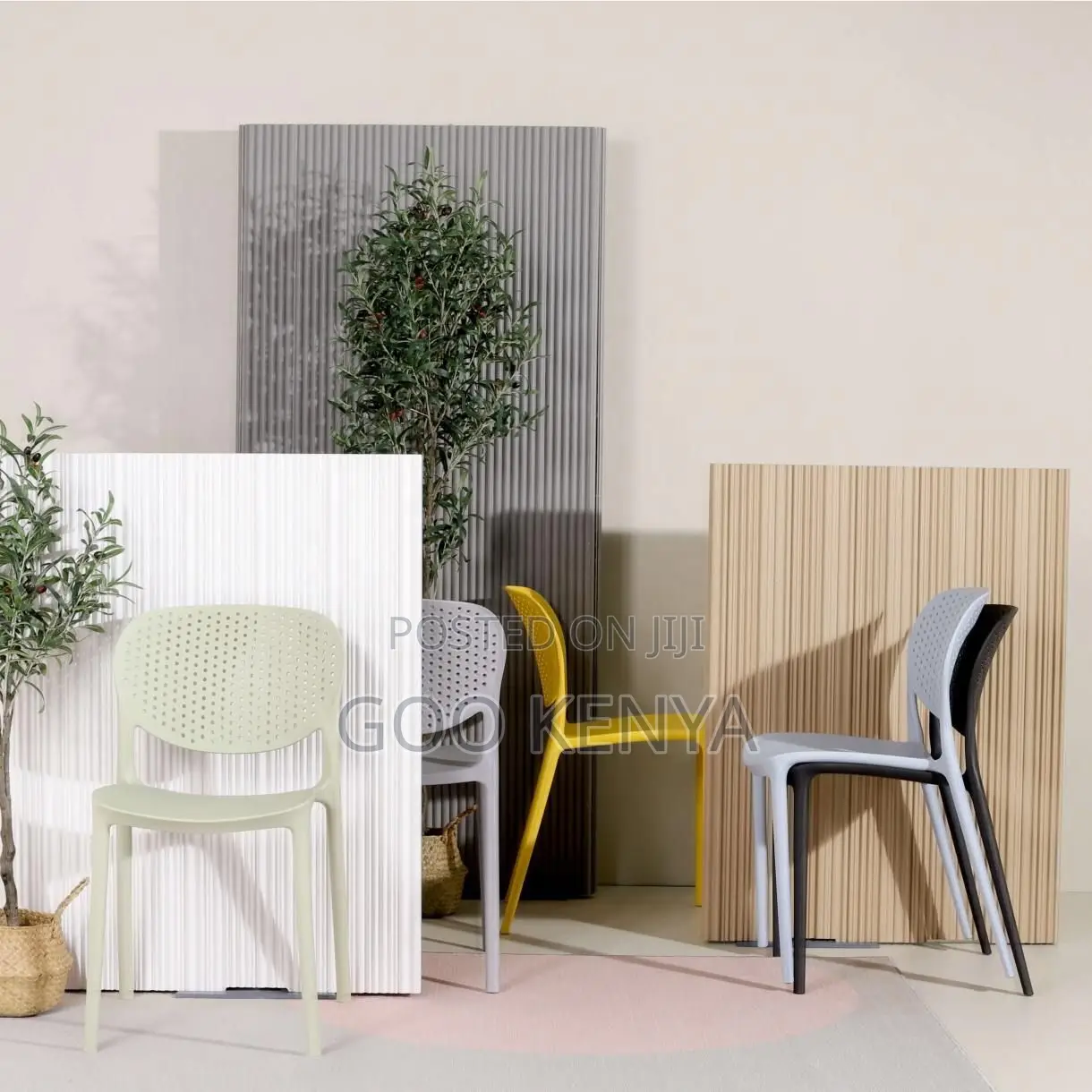 Hotel Chair; Vibrant Plastic Dining Chair for Restaurants