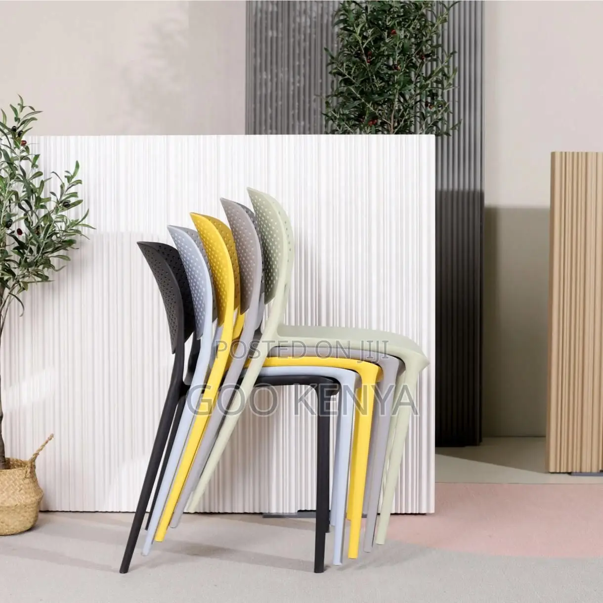 Hotel Chair; Vibrant Plastic Dining Chair for Restaurants