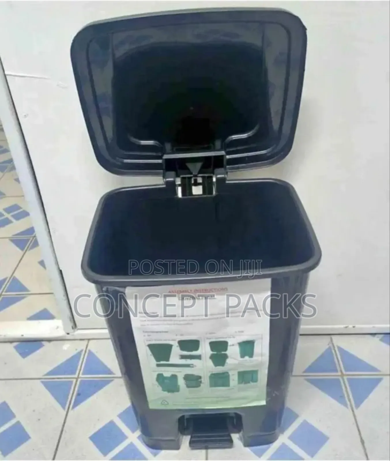 30 Litres Plastic Pedal Bin.