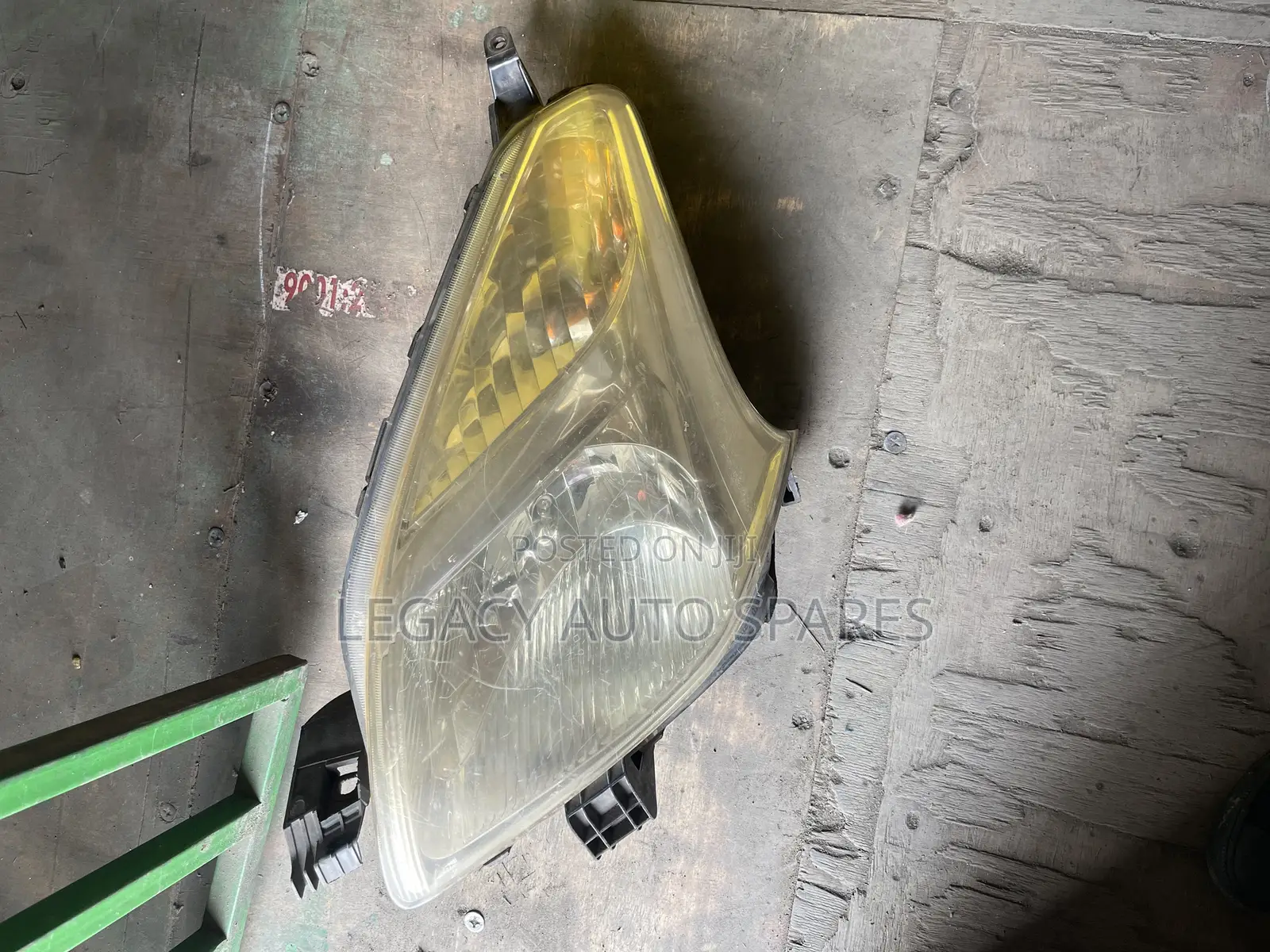 Toyota Ractis Headlight
