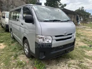Toyota HiAce 2018 Silver