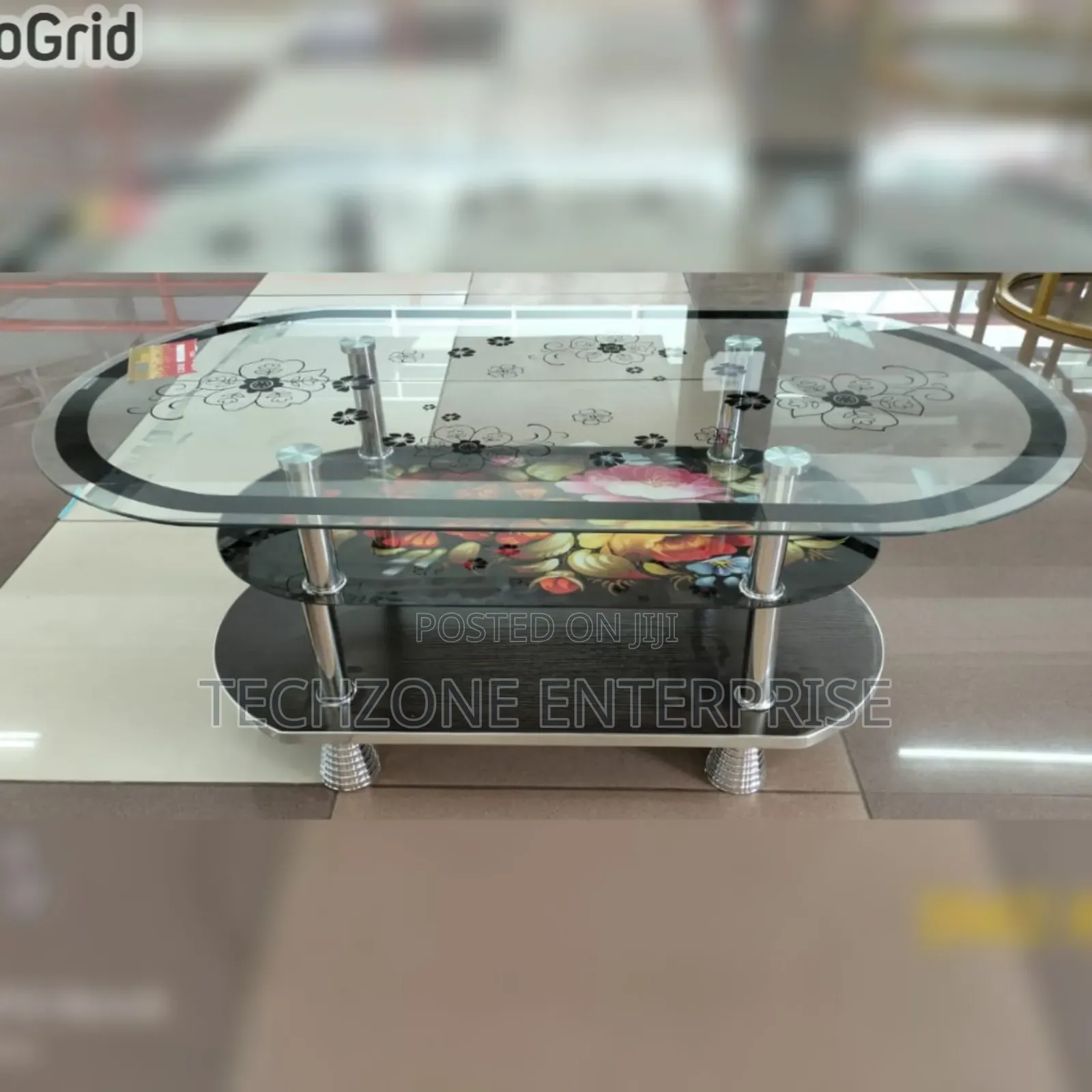 Executive Glass Coffee Table With Unique Flowers 
