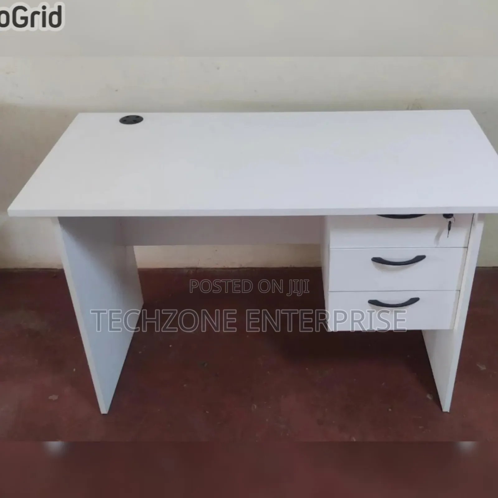 Executive Wooden Comfortable Office Desk 