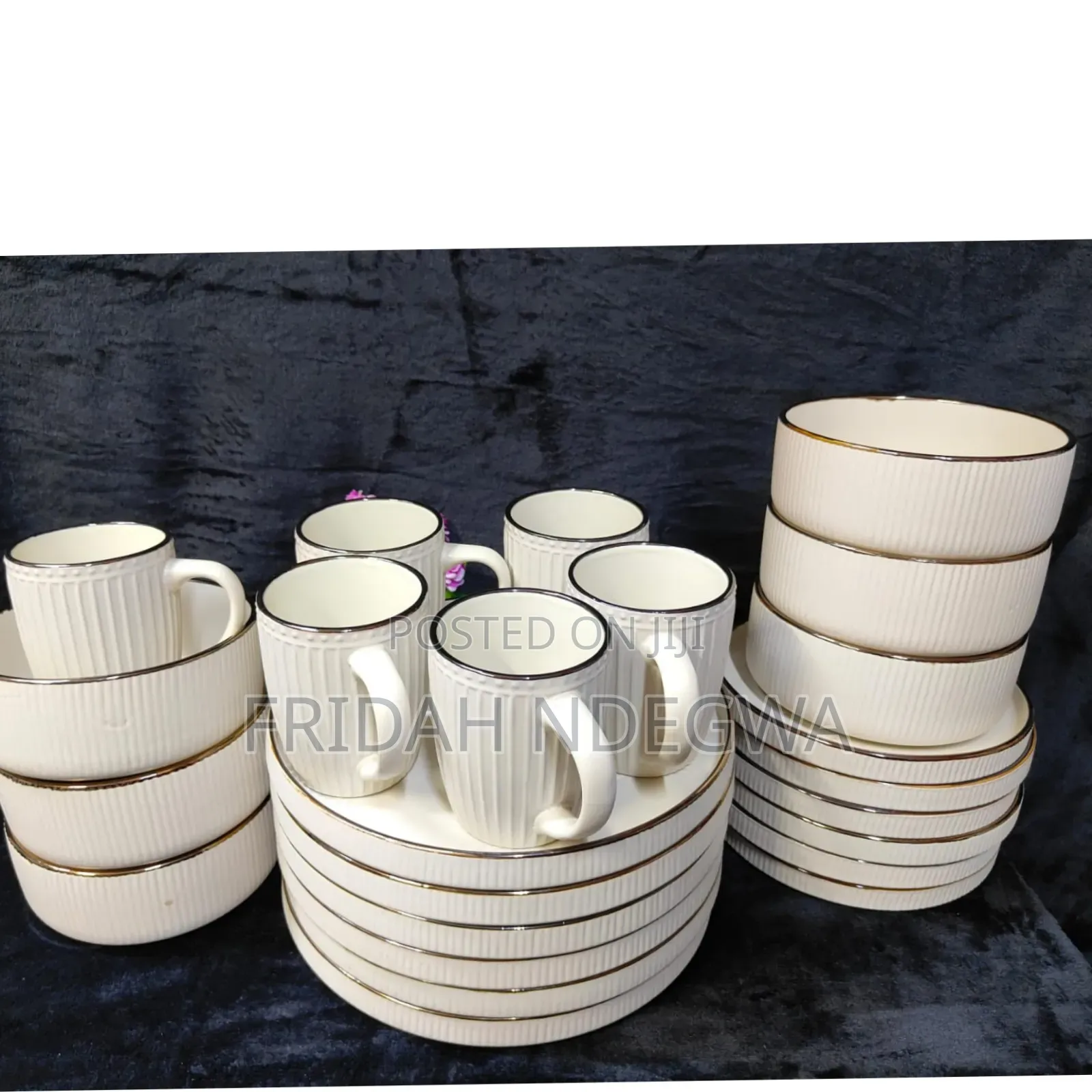 Ceramic Dinner Set 6 Dinner Plates.6 Side Plates
6 Bowls.
6 Cups.