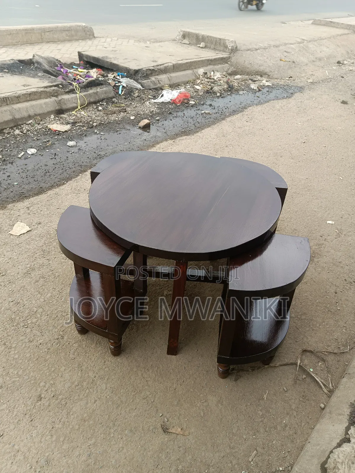 Mahogany Coffe Table, Round With 4 Stools 