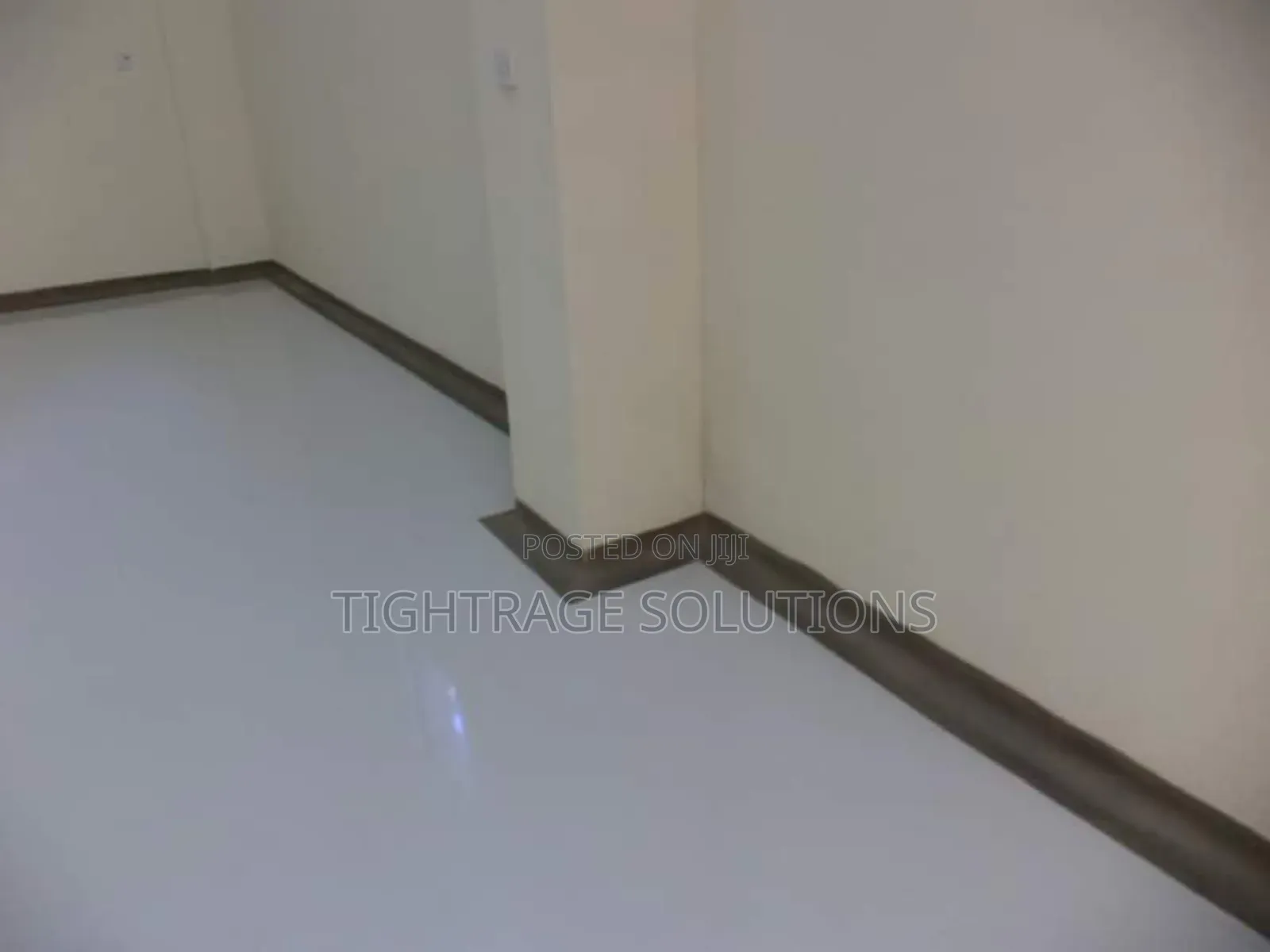 Epoxy Skirting Coving – Seamless Wall-to-Floor Protection!