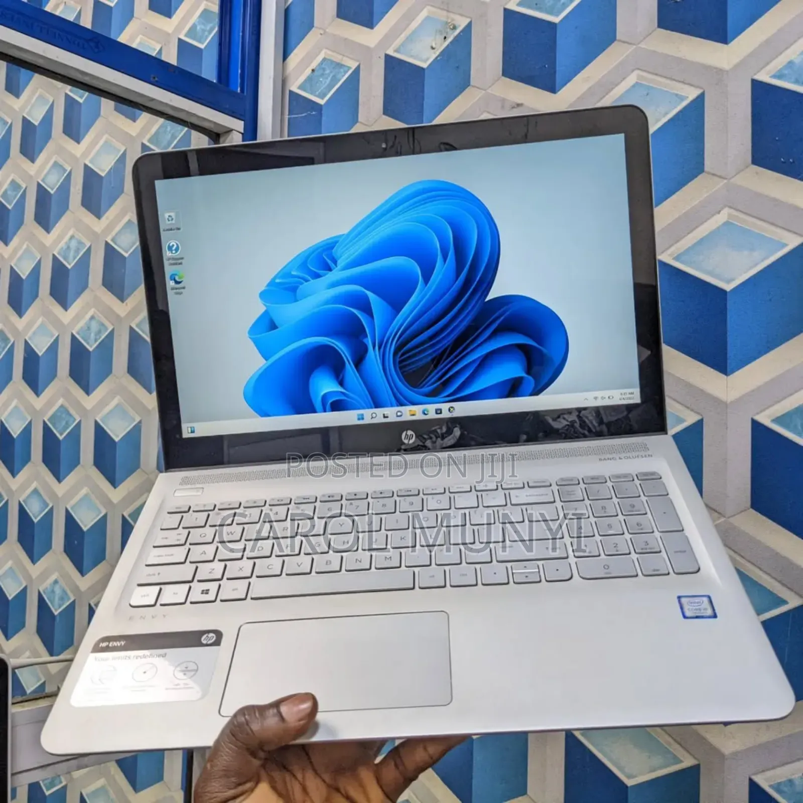 New Laptop HP Envy X360 8GB Intel Core I5 SSD 256GB