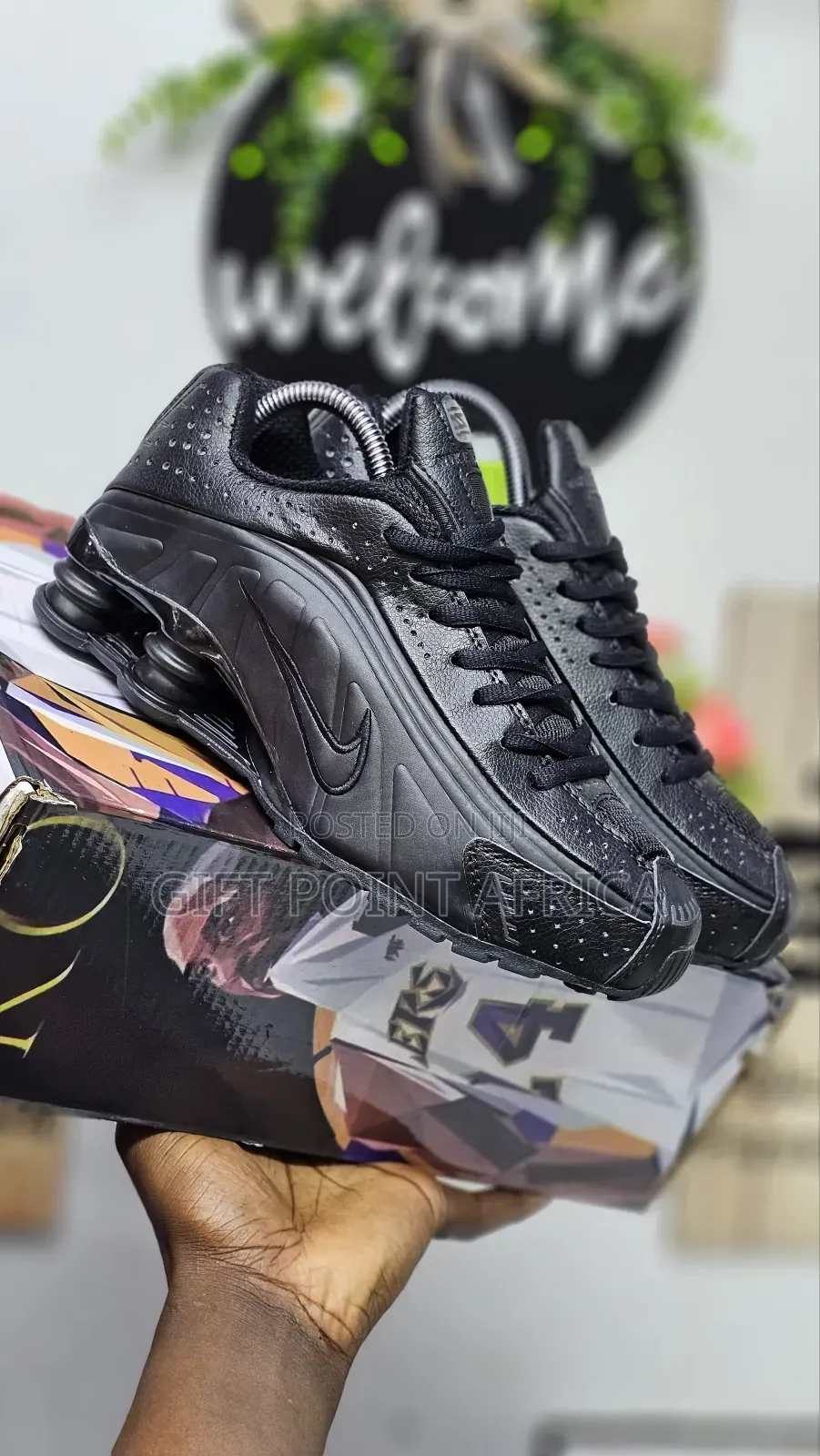Nike Air Shoxs Sneakers