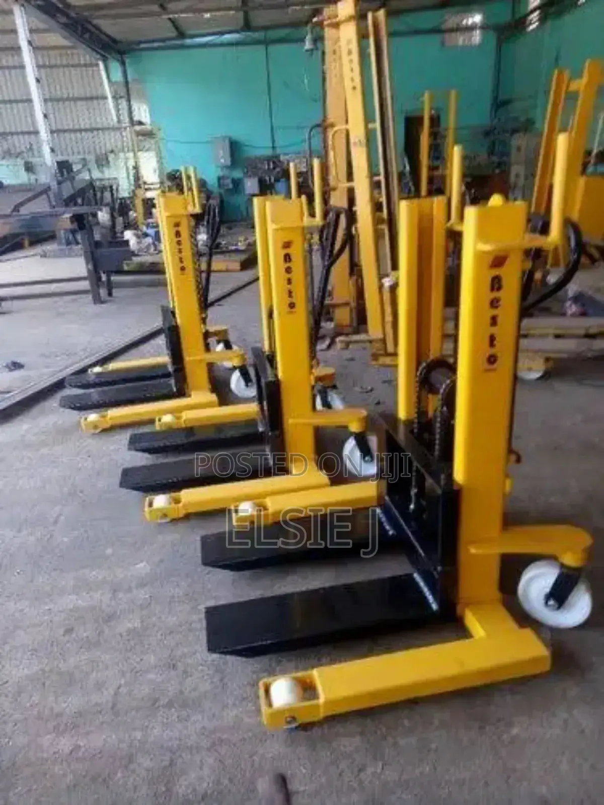 Heavy-Duty Hydraulic Manual Stacker – Long-Lasting Performance