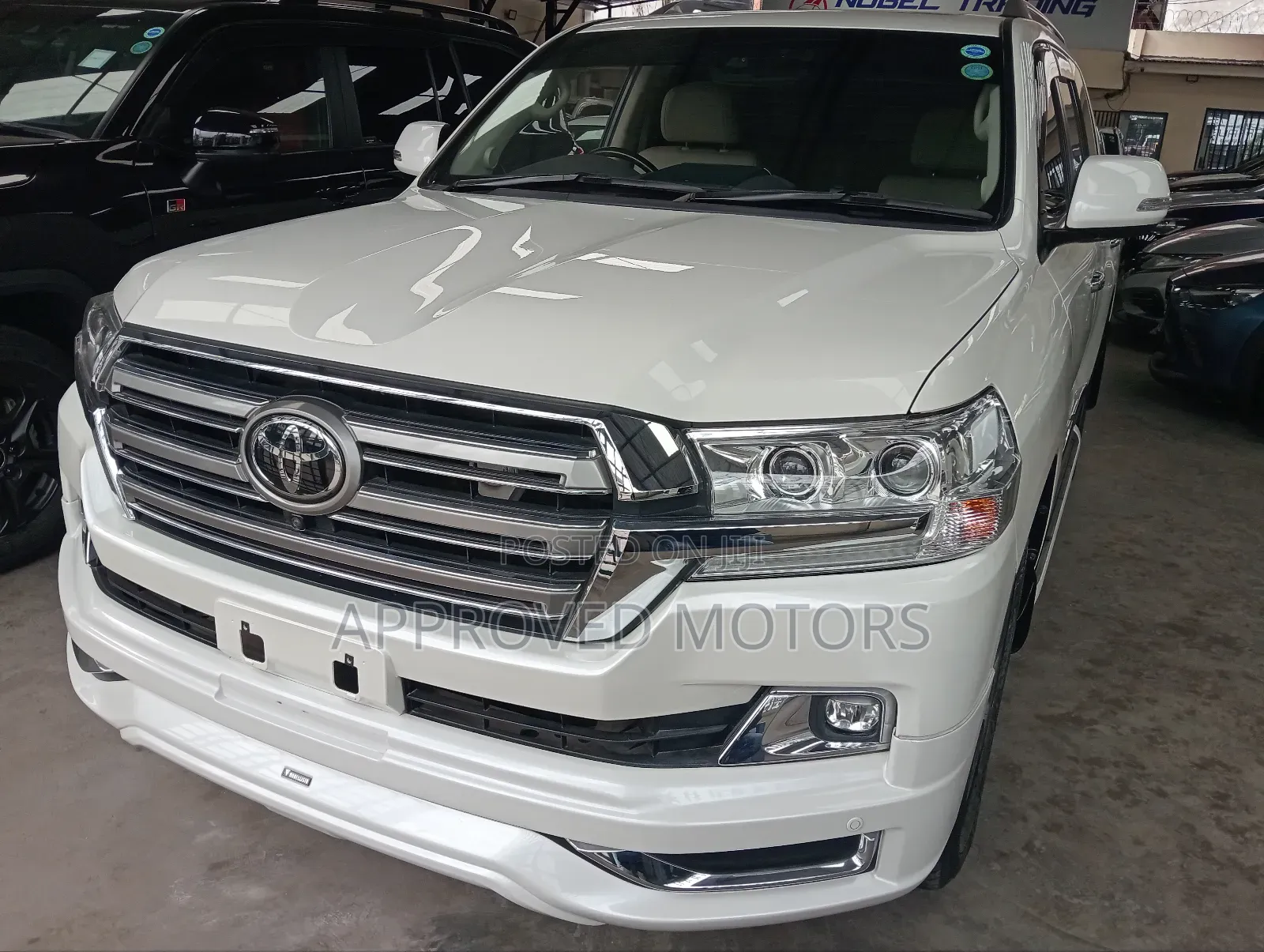 Toyota Land Cruiser 2018 White
