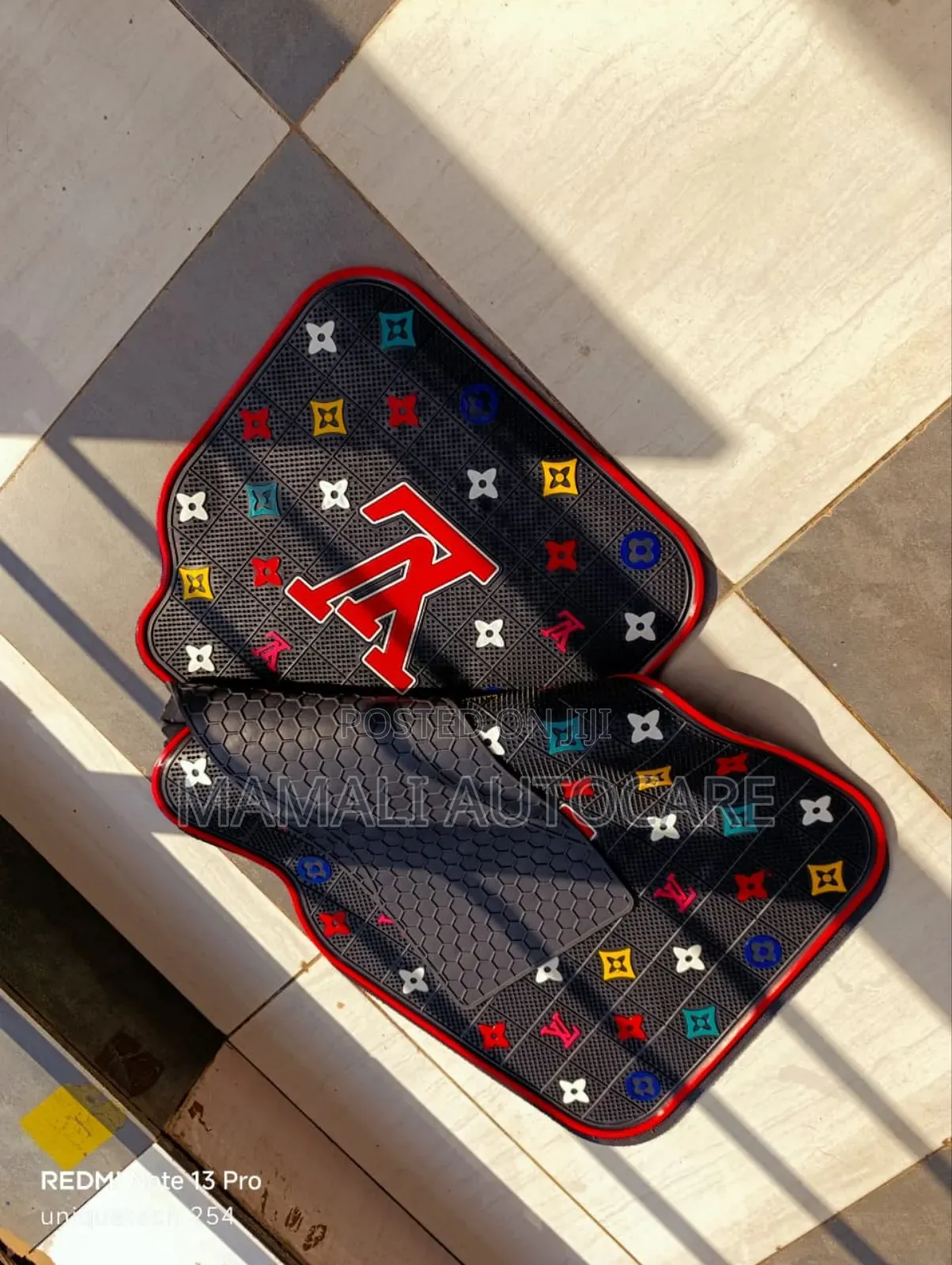 Lv Branded Rubber Car Floor Mat Set Universal Anti-Skid