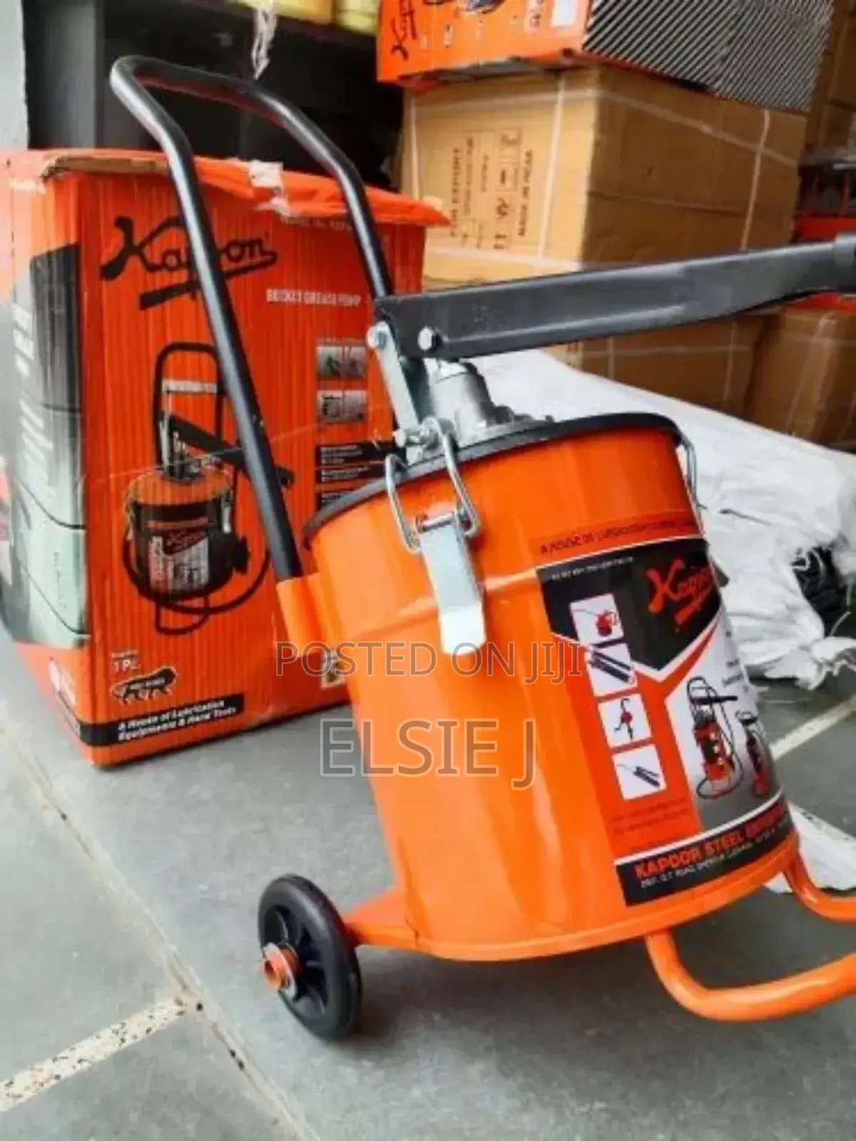 Portable Chetak Grease Bucket – Designed With Mobility in Mind