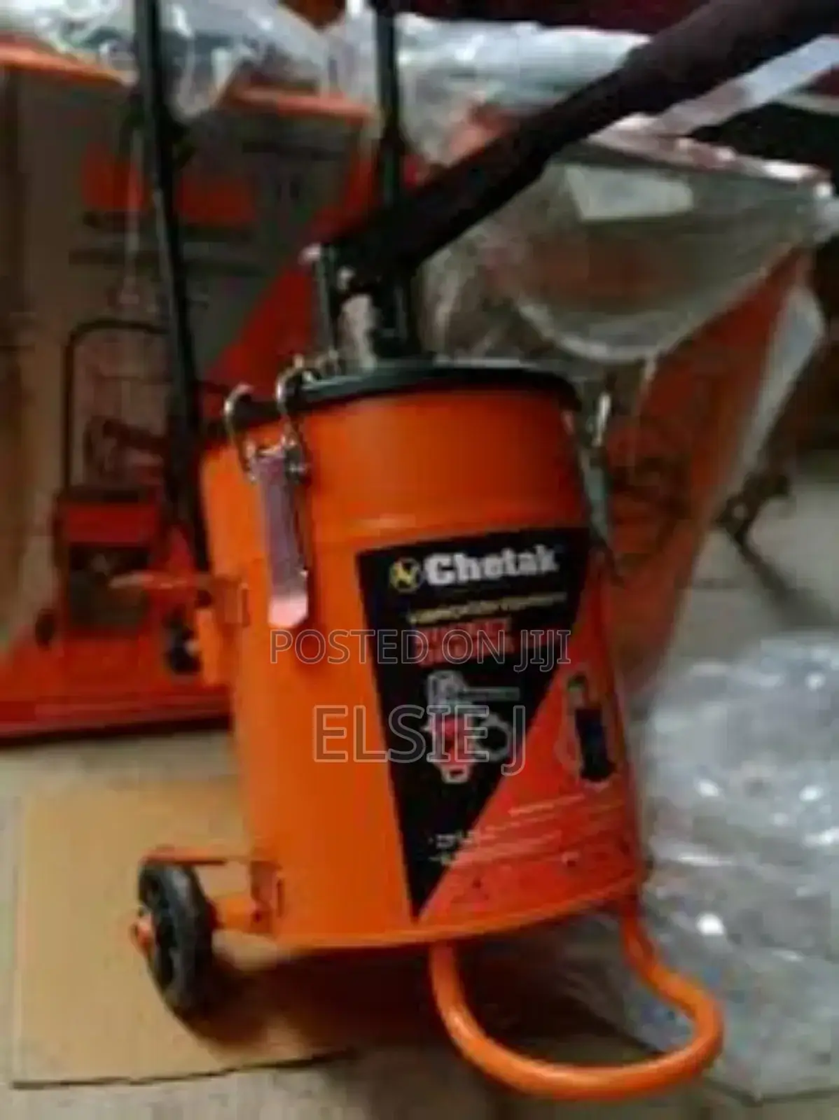 Heavy Duty Chetak Grease Bucket – Manufactured With Durable Materials