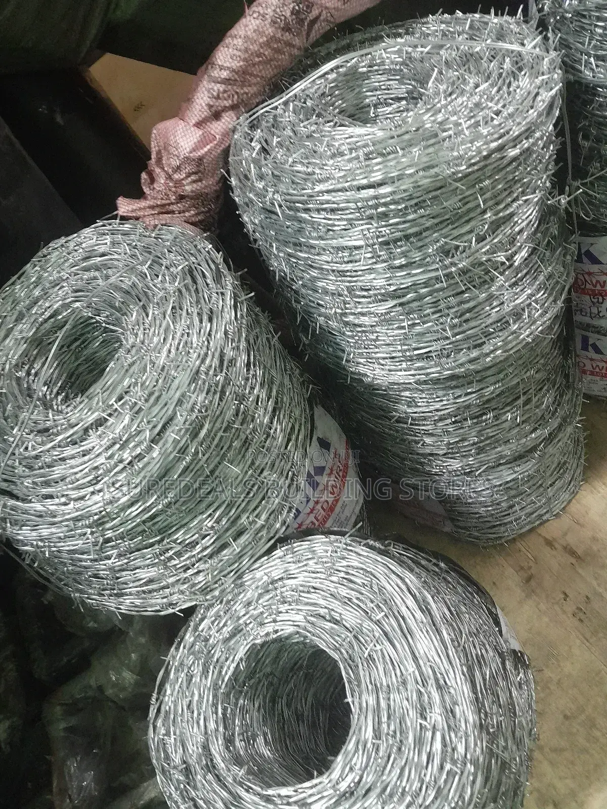 High Quality Barbed Wire (610m)