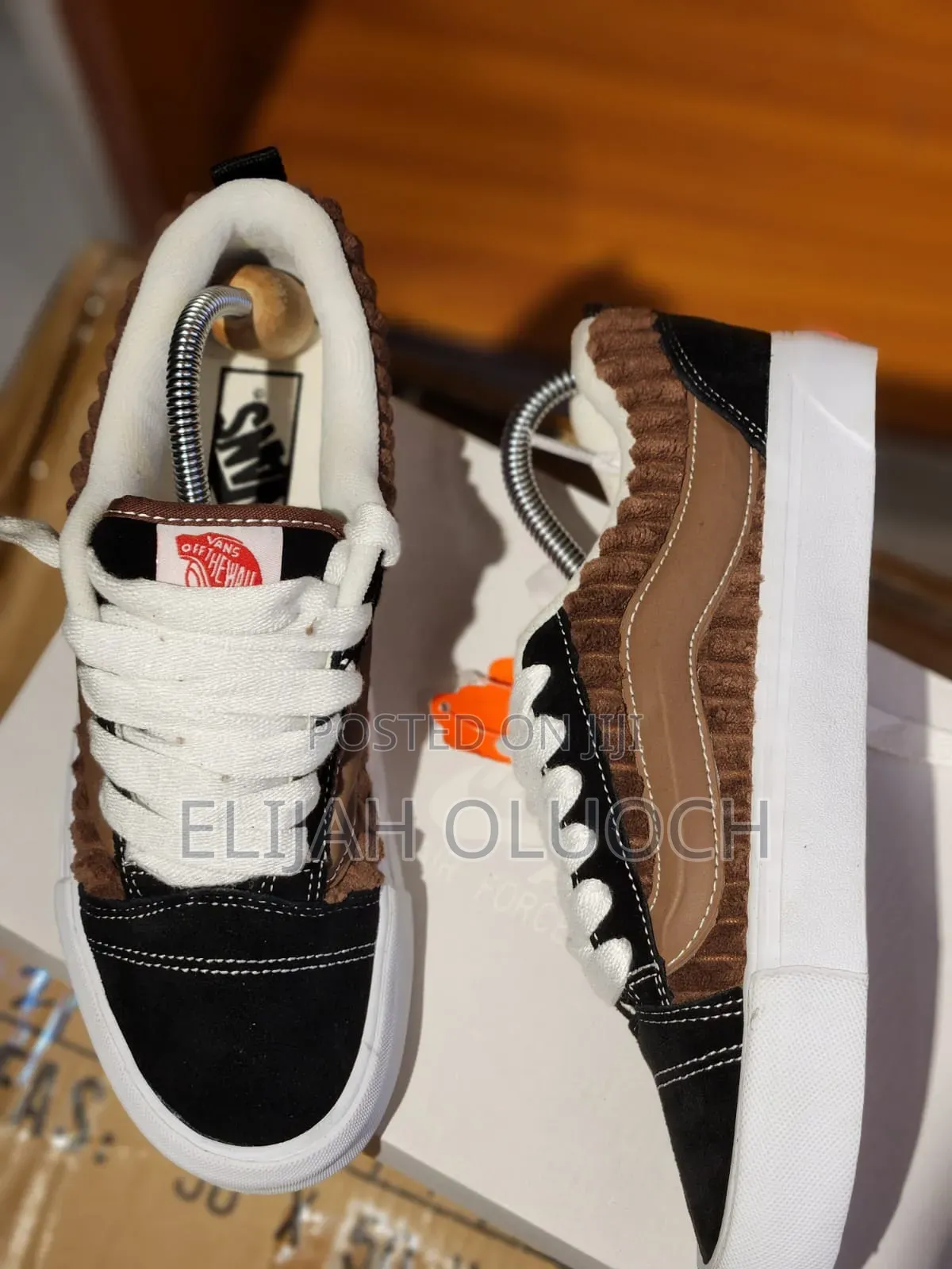 Corduroy Knu Vans 
Sizes 38 - 45