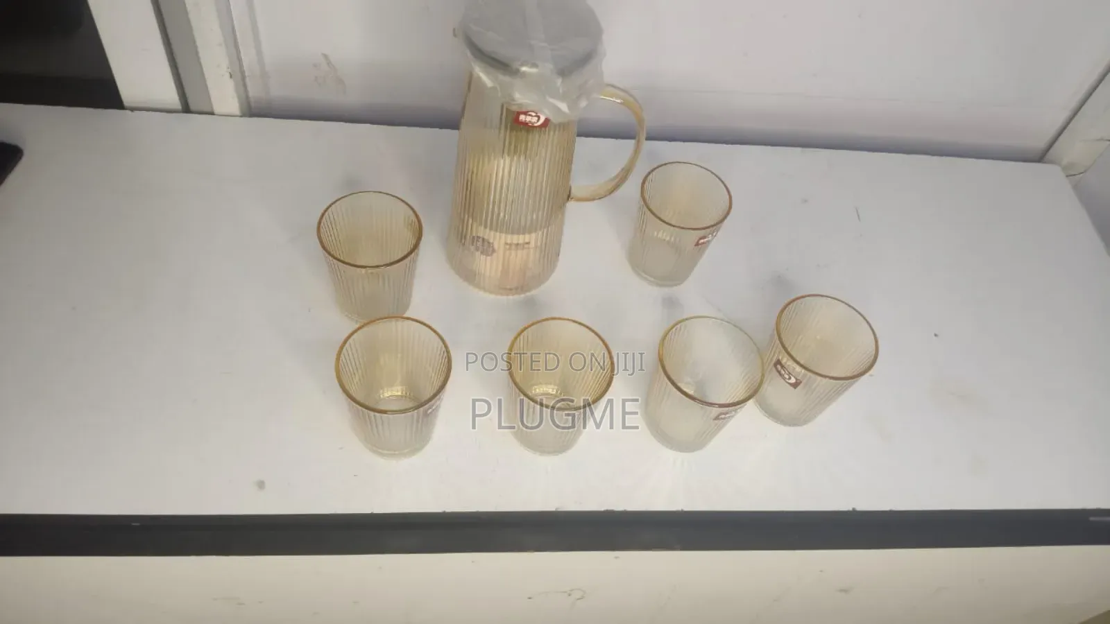 7 Pc Gold Glass Set
One Glass Jug - 1.8litres.
6 Glasses - 300ml Each.