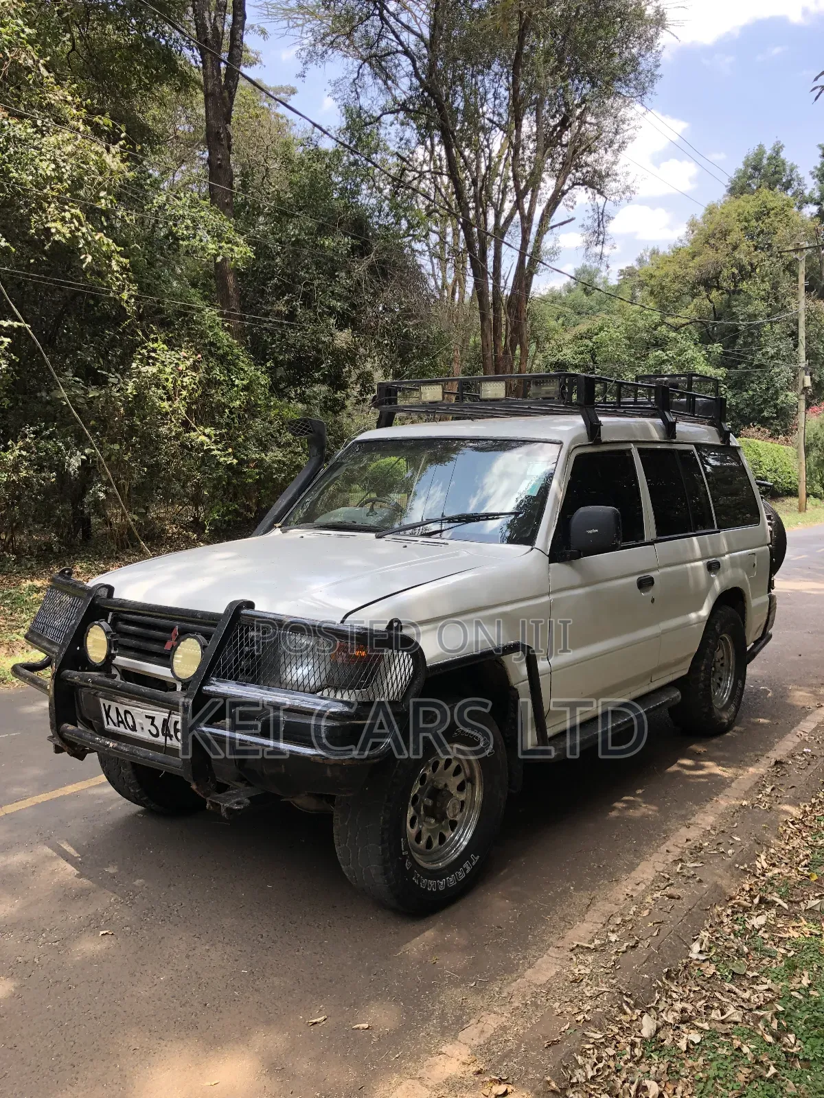 Mitsubishi Pajero 2002 White