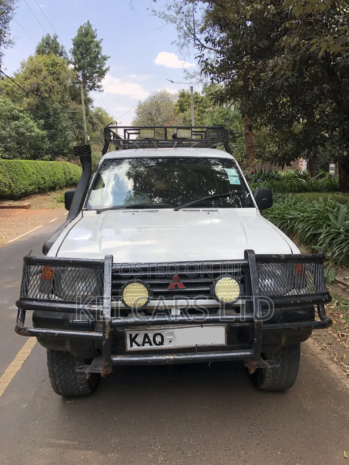 Mitsubishi Pajero 2002 White