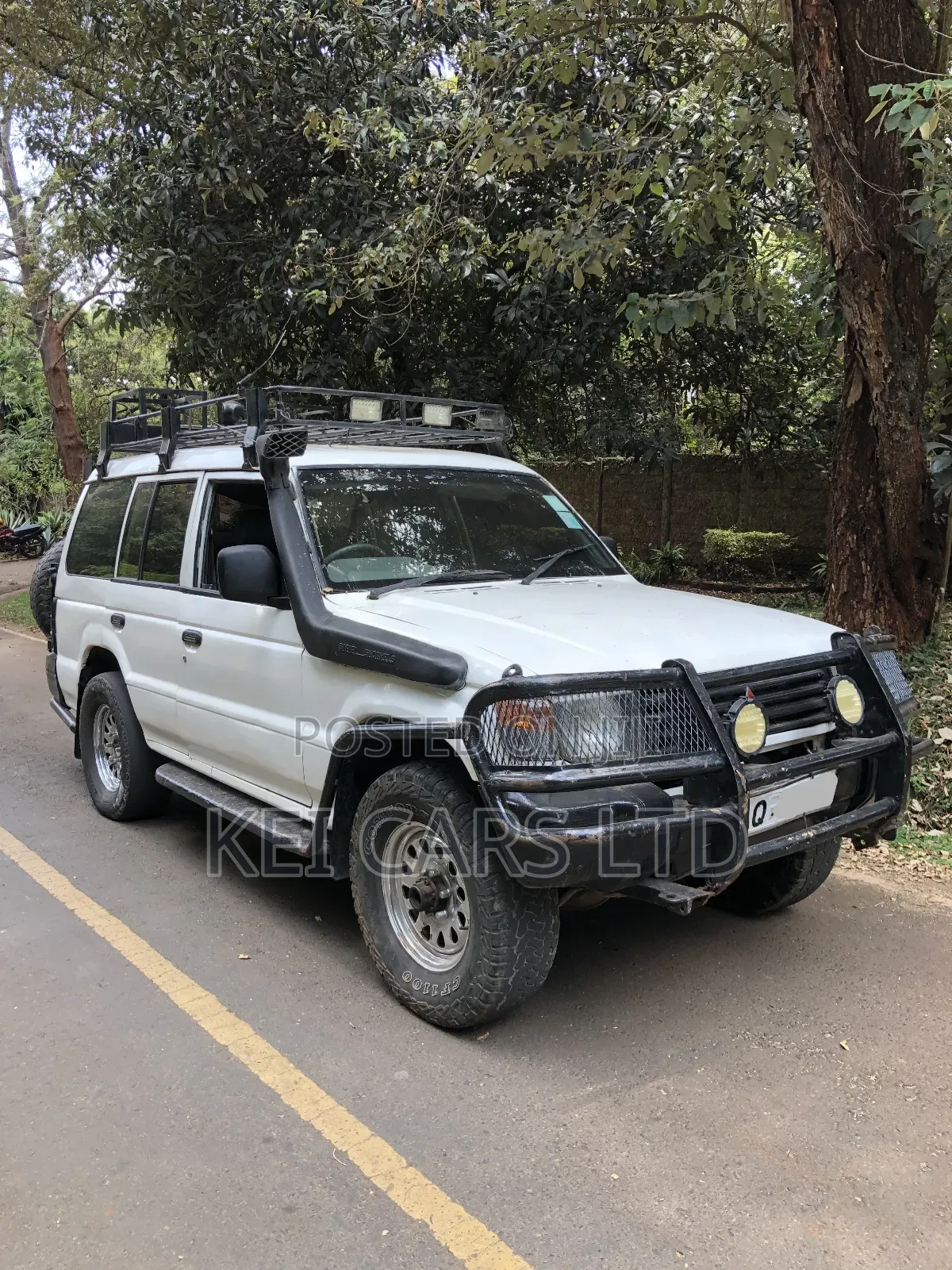 Mitsubishi Pajero 2002 White