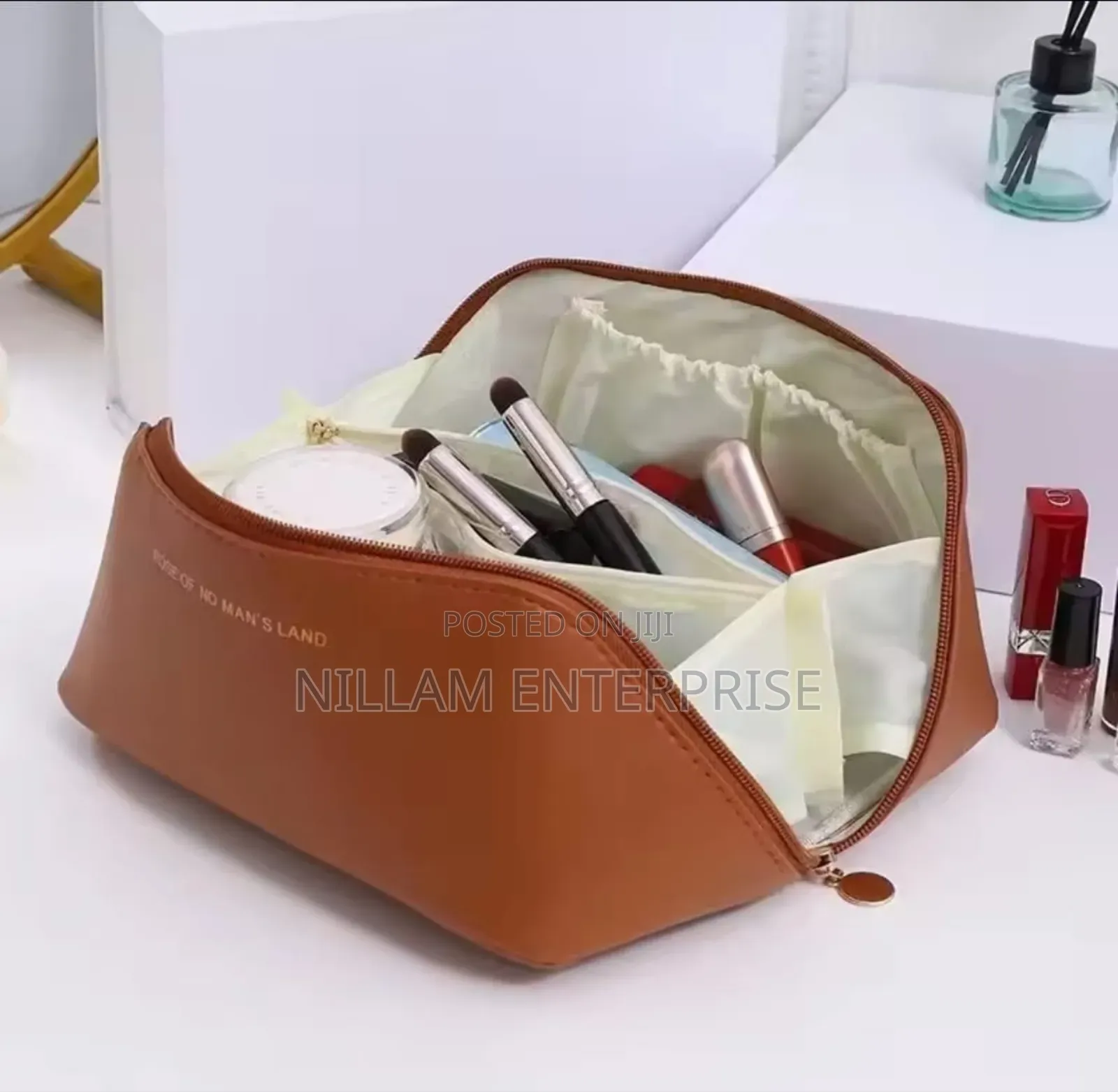 Large Capacity Cosmetic Bag Makeup Organizer*