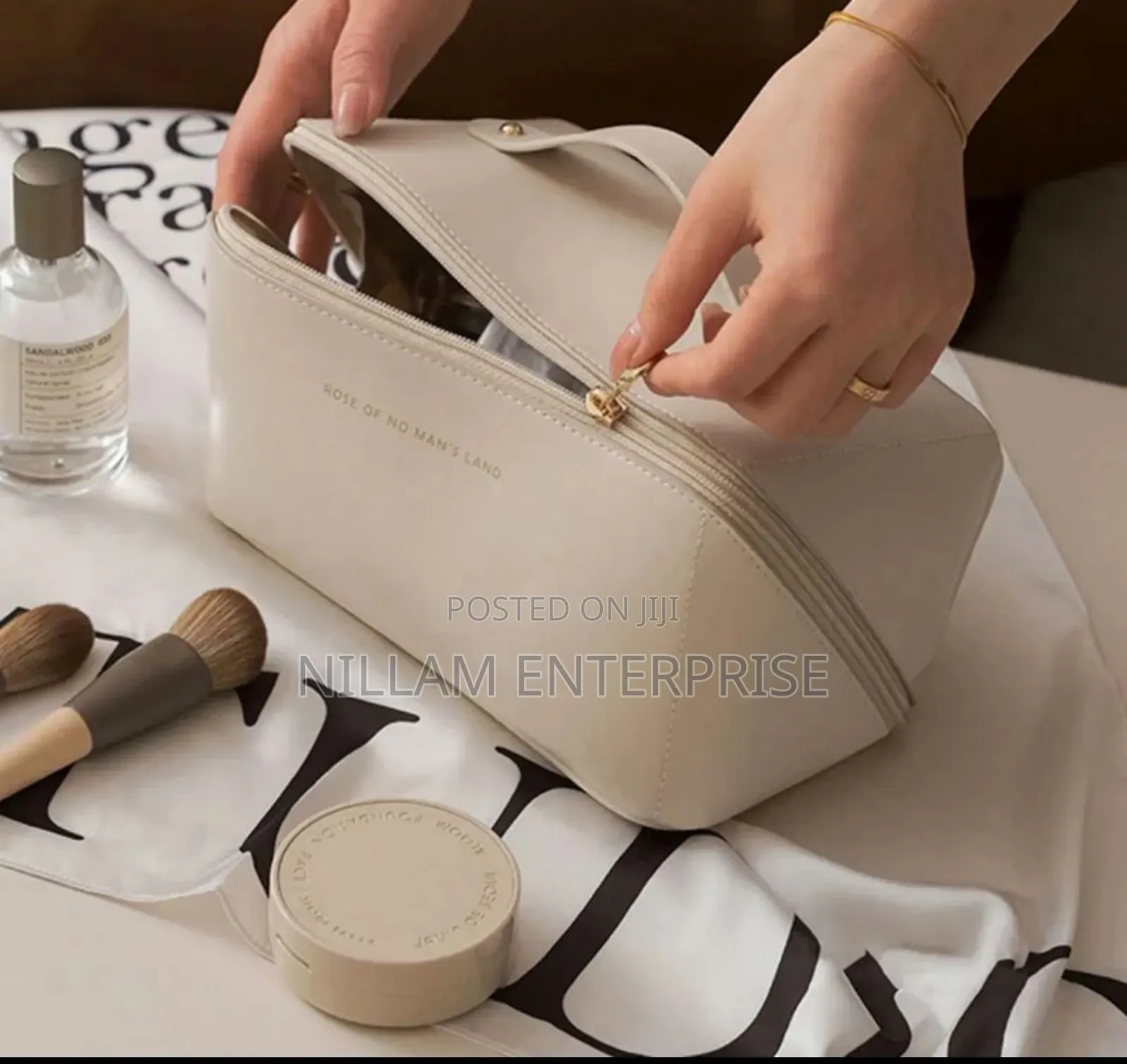 Large Capacity Cosmetic Bag Makeup Organizer*